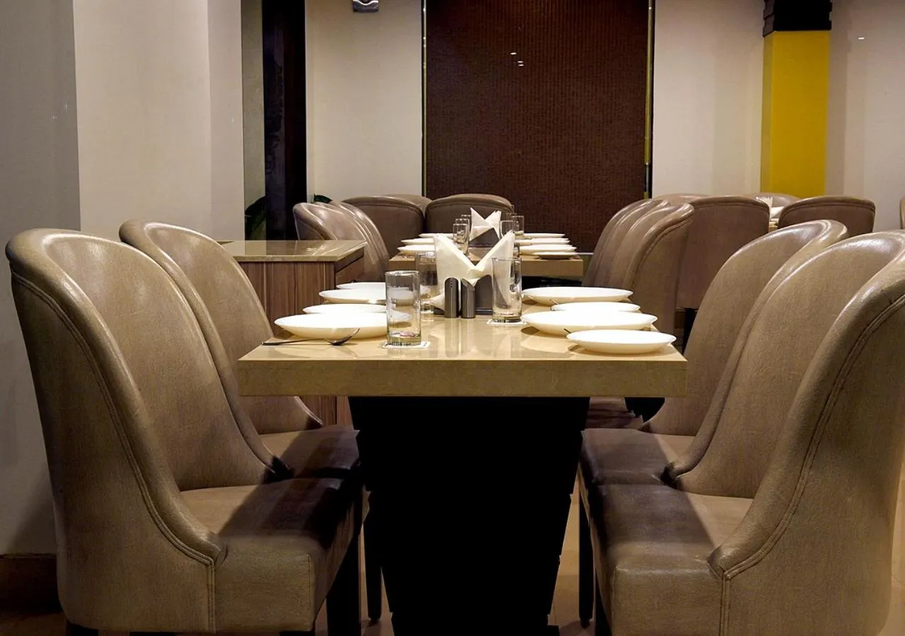 Restaurant/places to eat in Starz Clarks INN Mussoorie