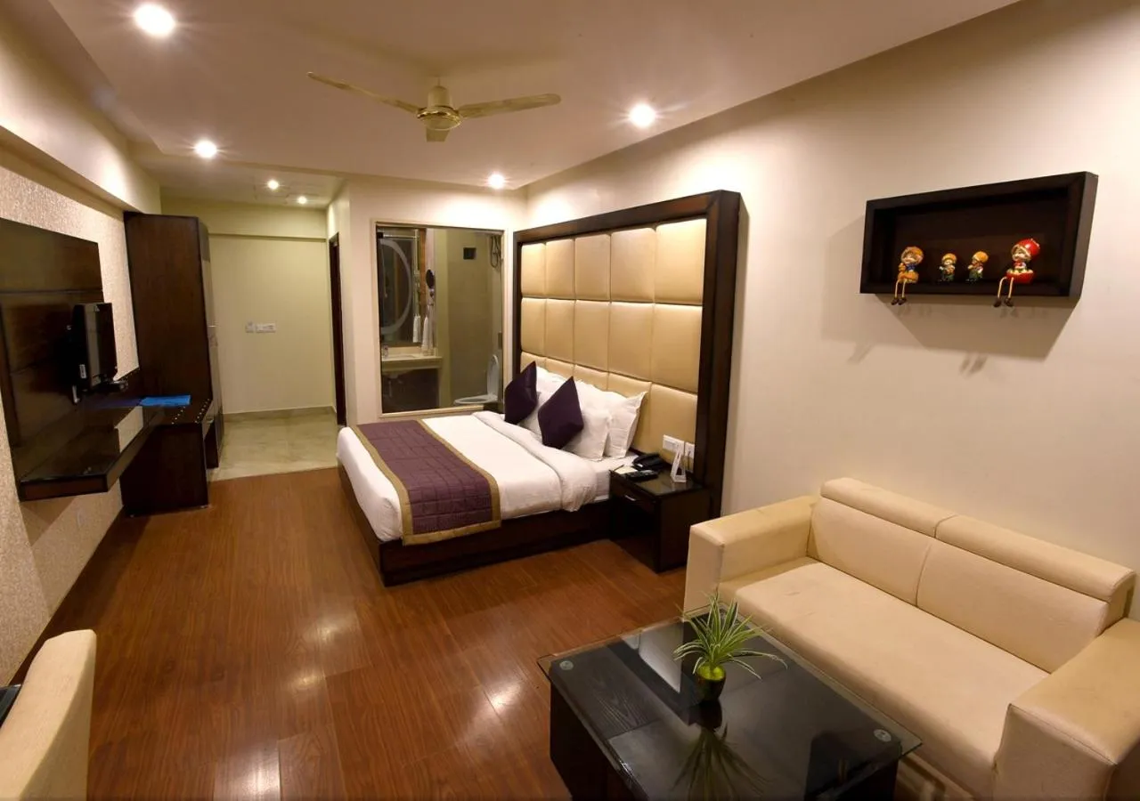 Communal lounge/ TV room, Bed in Starz Clarks INN Mussoorie