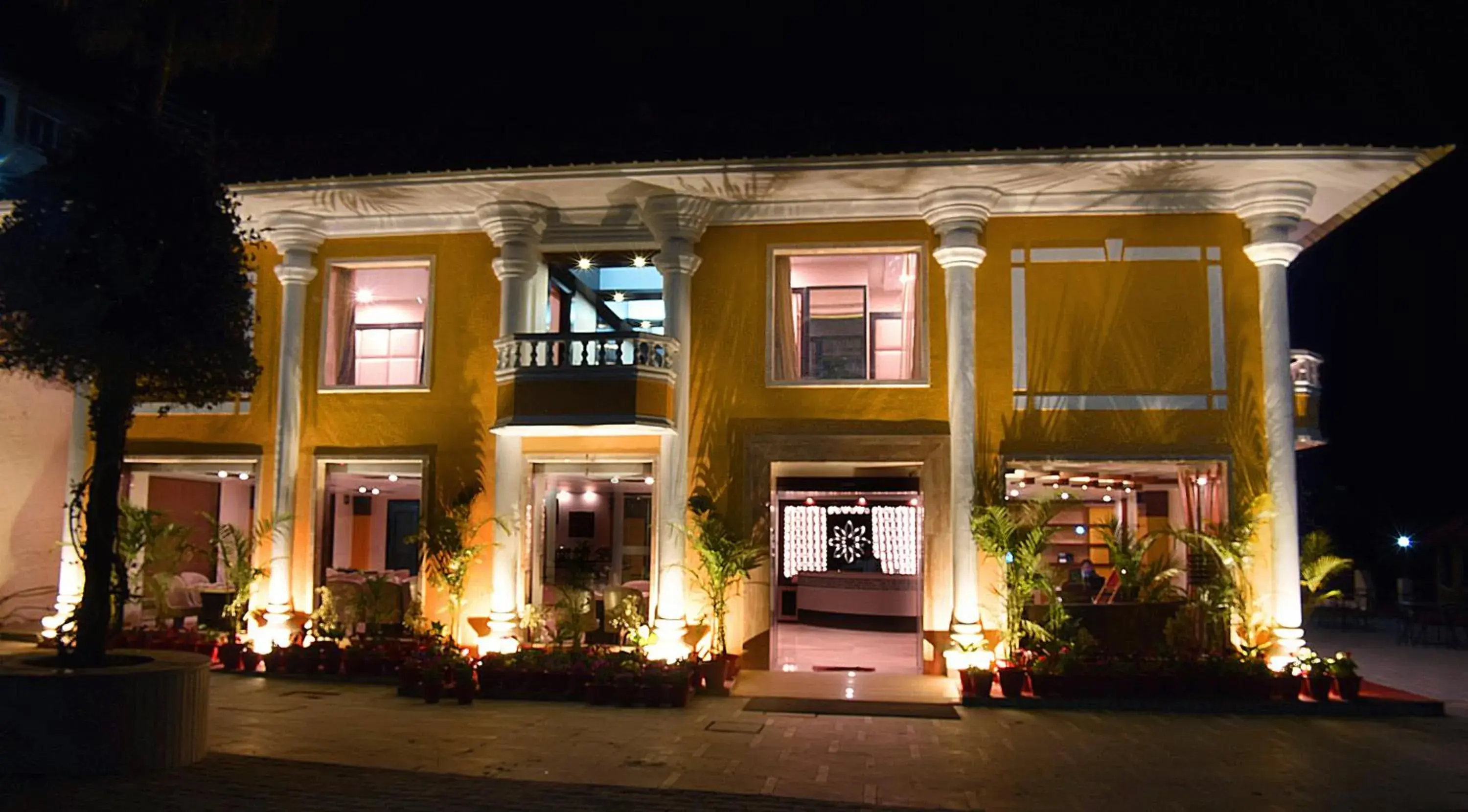 Property building in Starz Clarks INN Mussoorie Property building in Starz Clarks INN Mussoorie