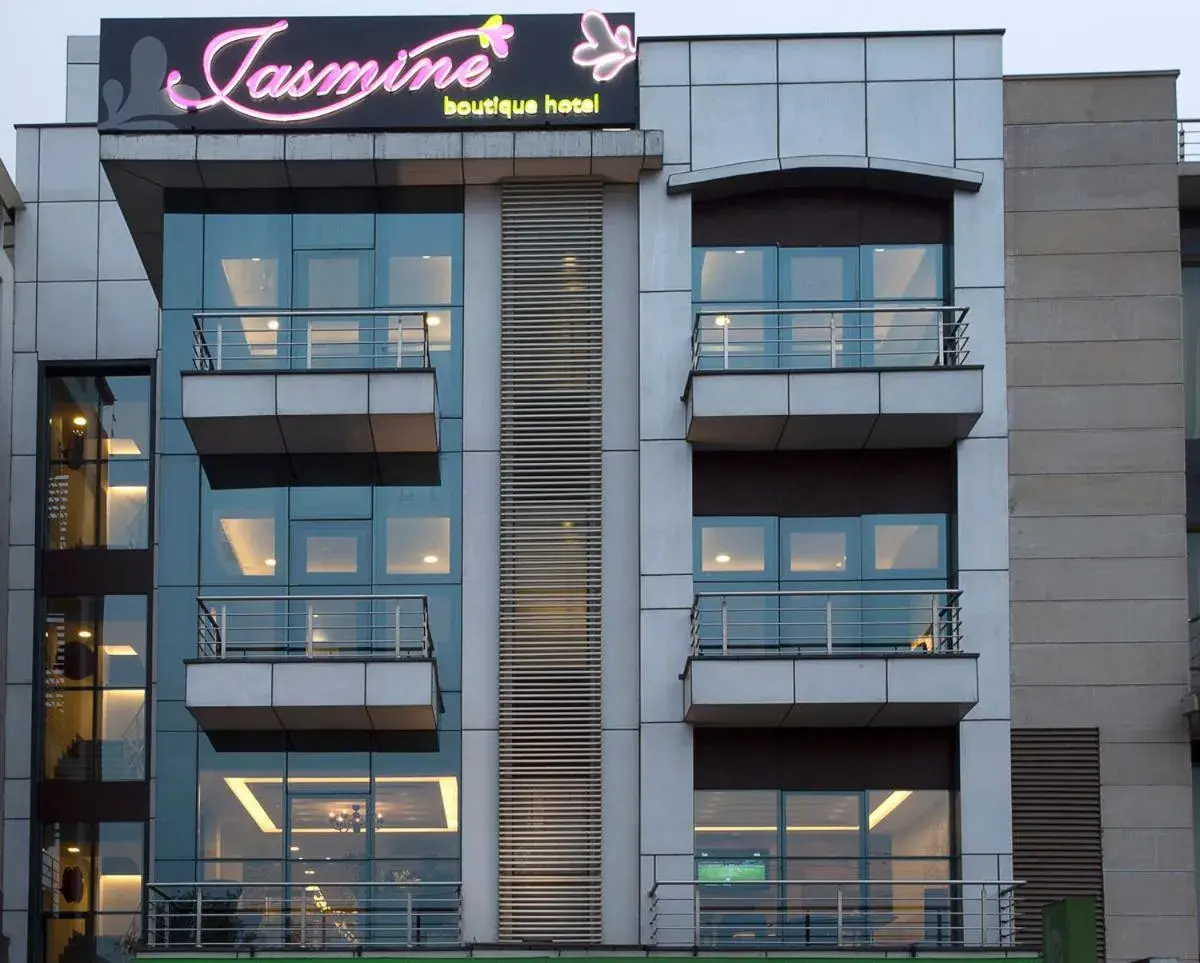 Property building in Jasmine Boutique Hotel Jasola Property building in Jasmine Boutique Hotel Jasola