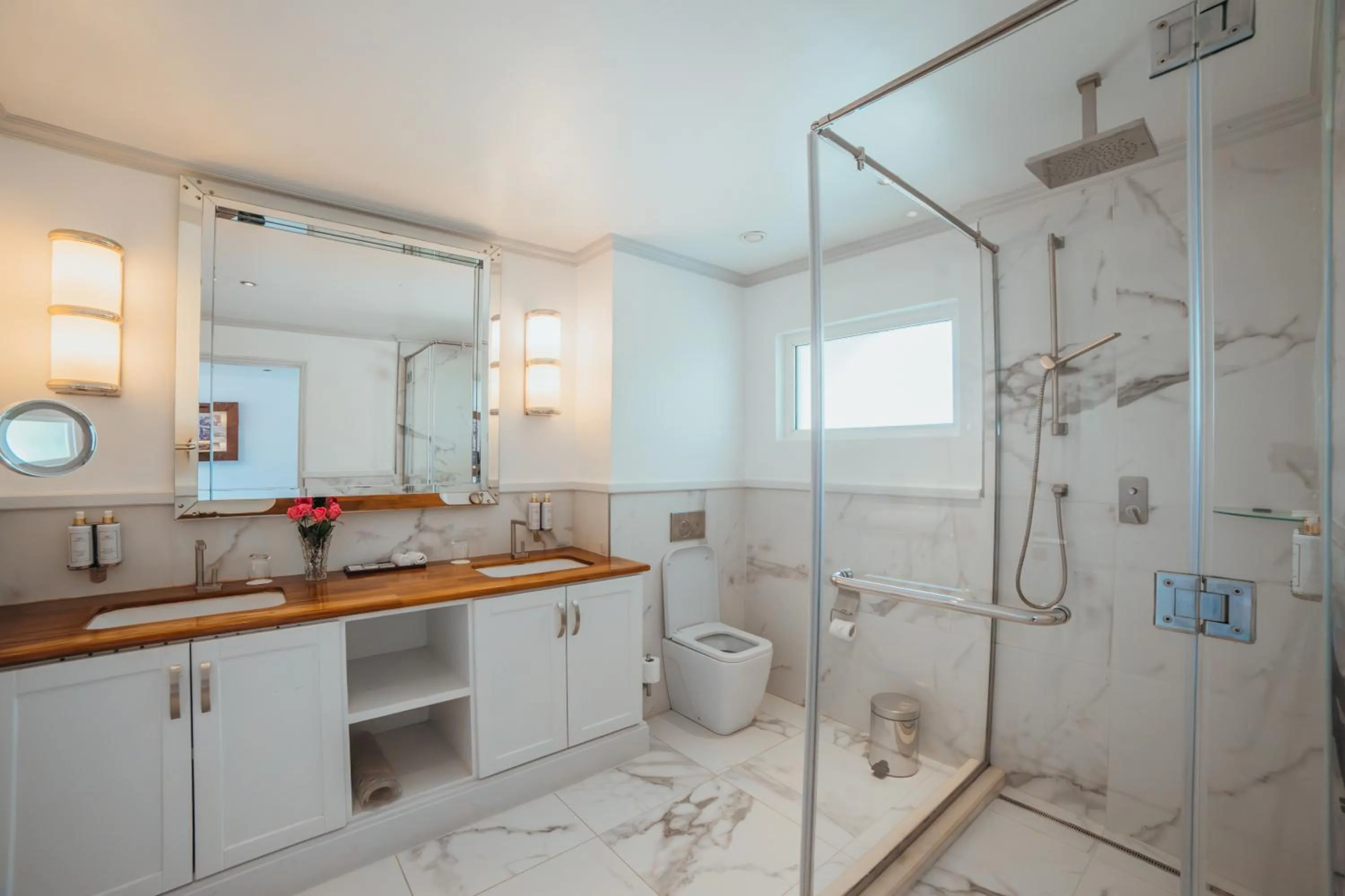 Shower in Hemingways Watamu