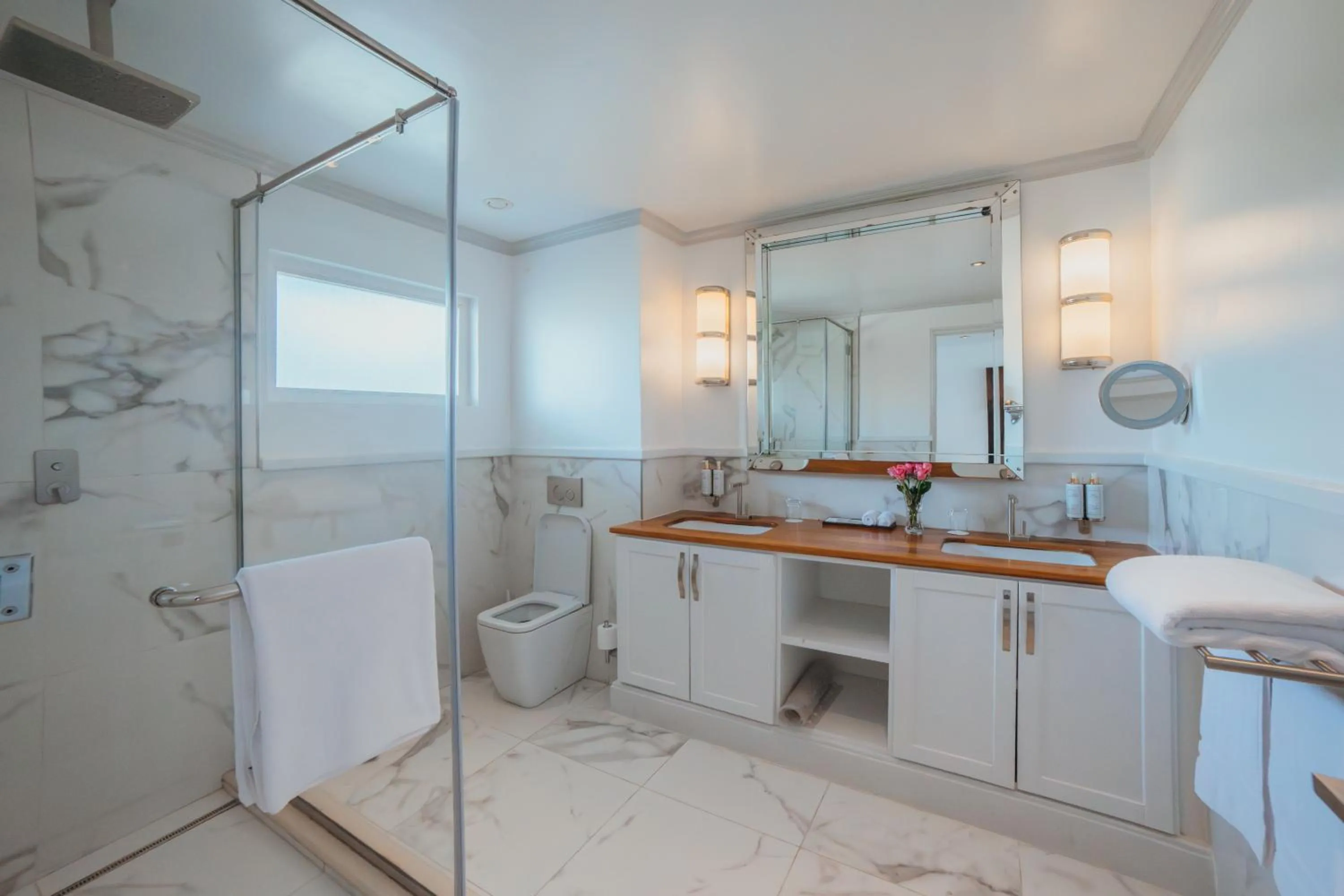 Shower in Hemingways Watamu