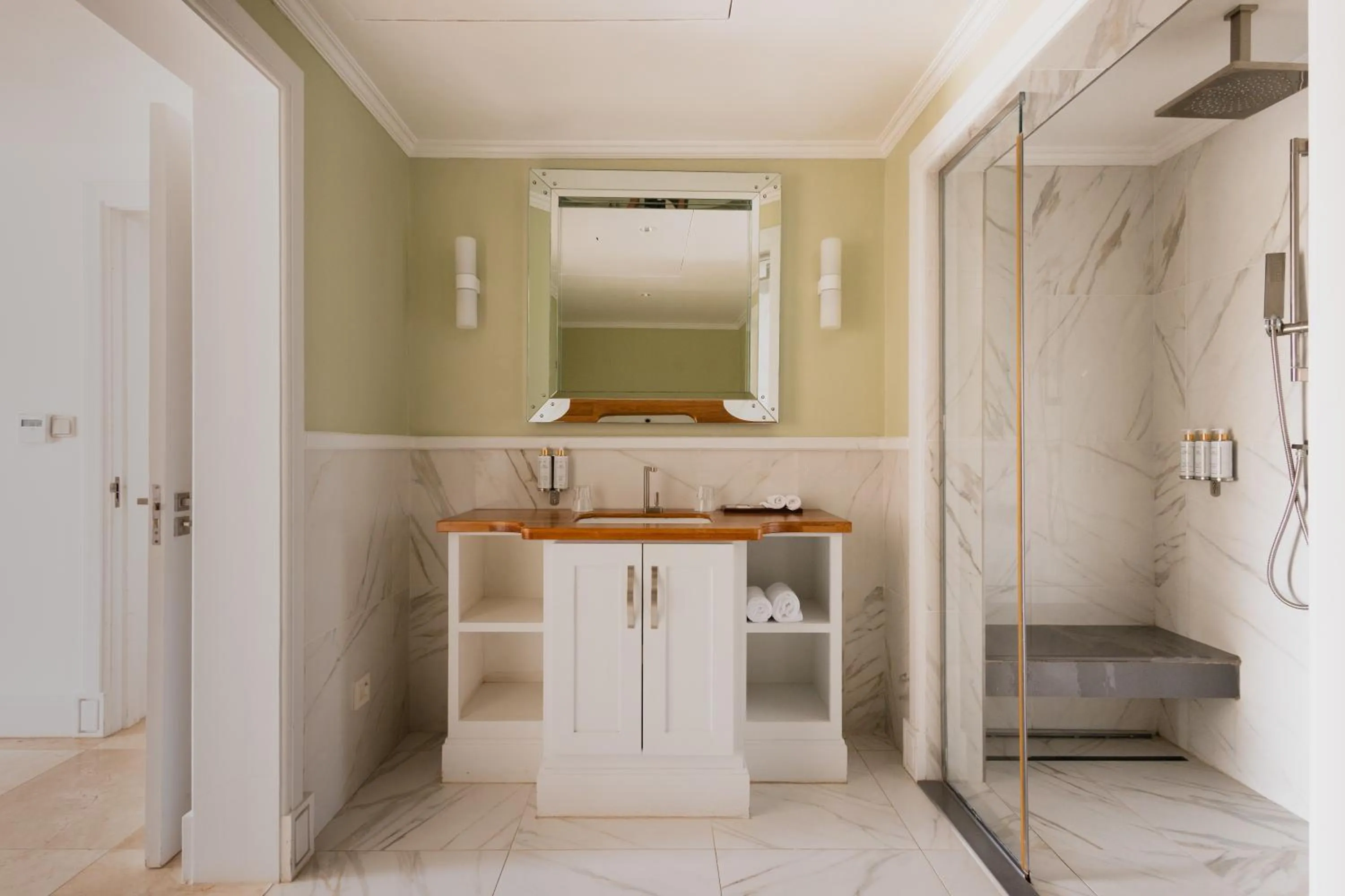 Bathroom in Hemingways Watamu