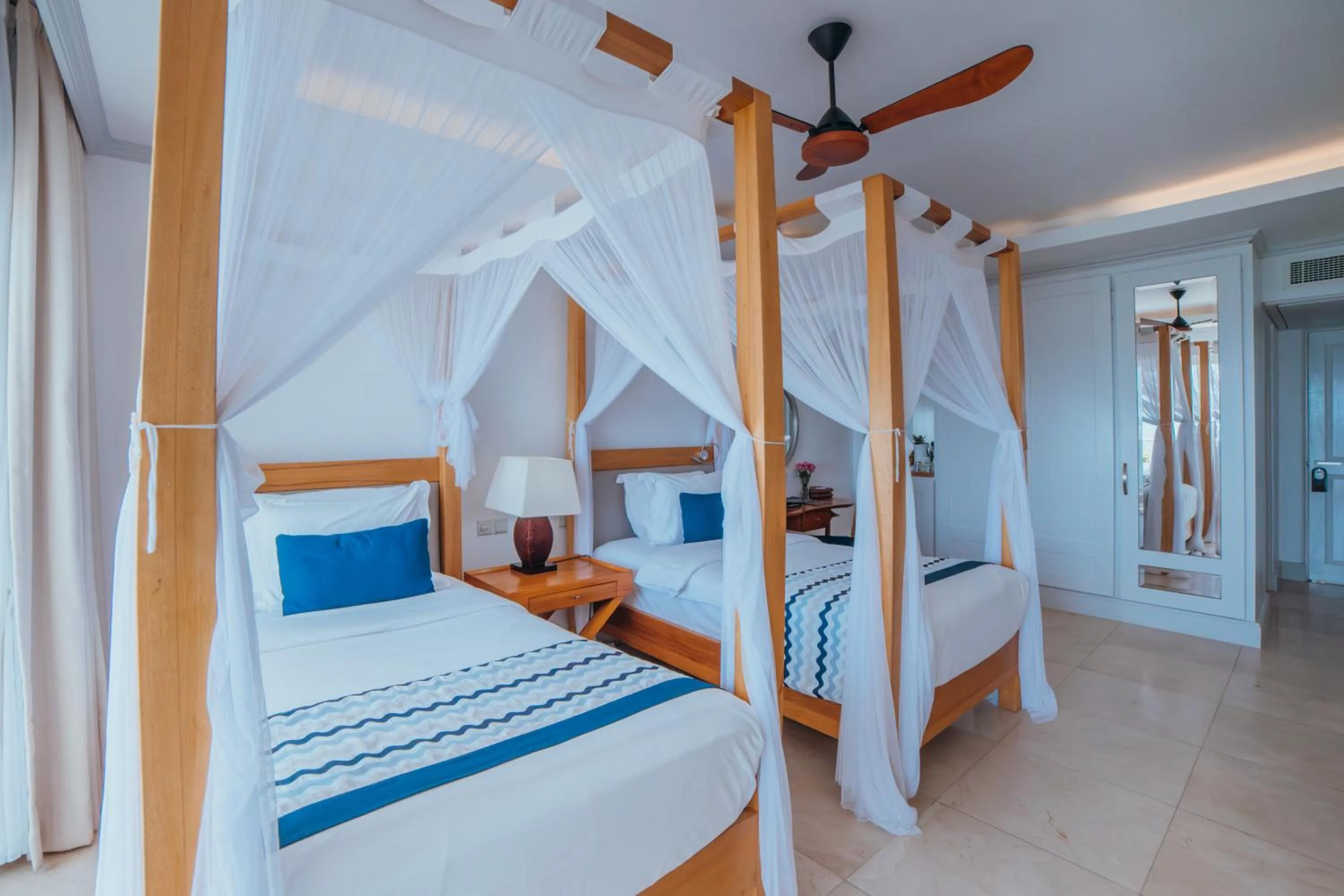 Photo of the whole room, Bed in Hemingways Watamu