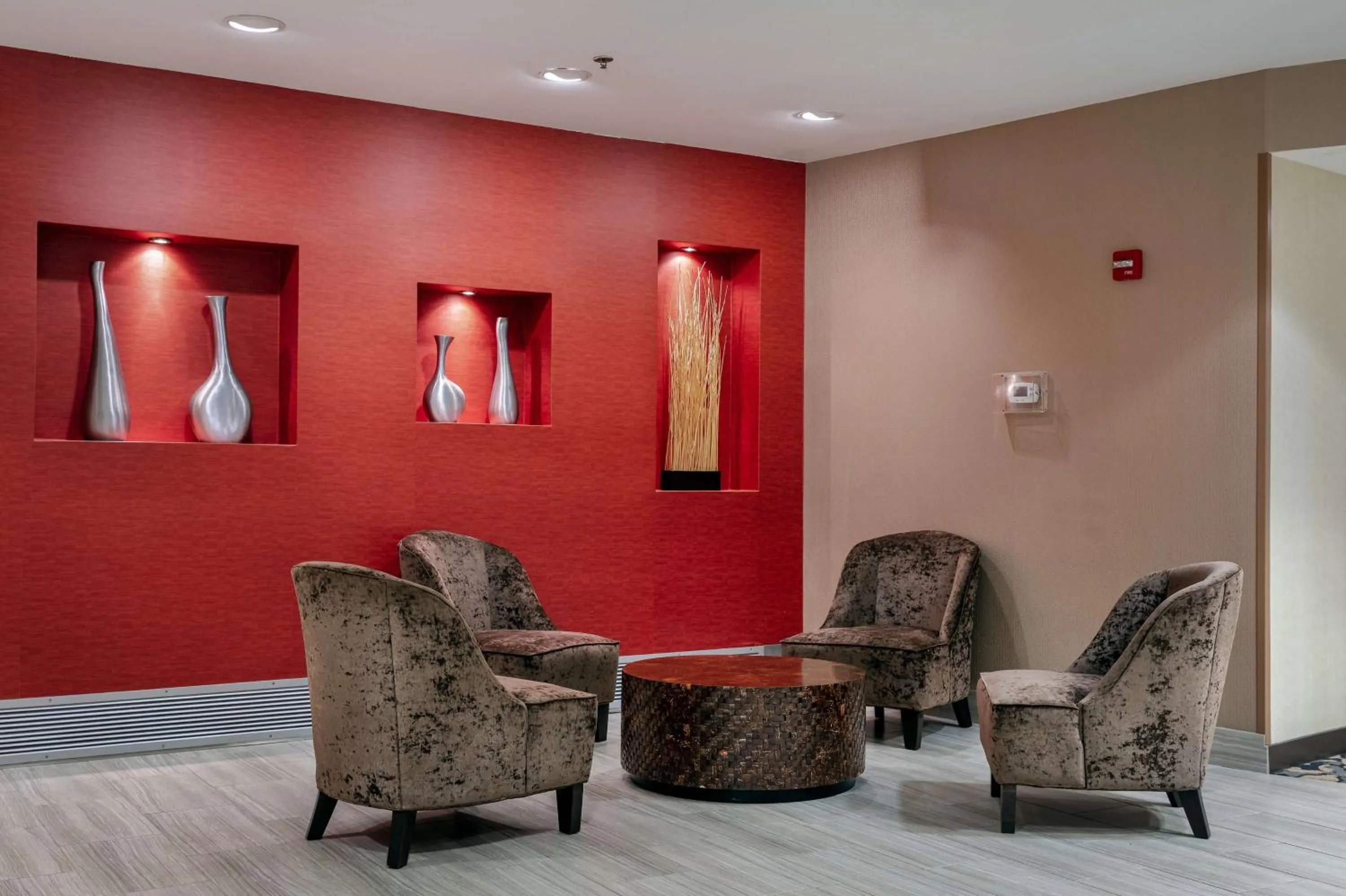 Lobby or reception in DoubleTree by Hilton Hotel Savannah Airport