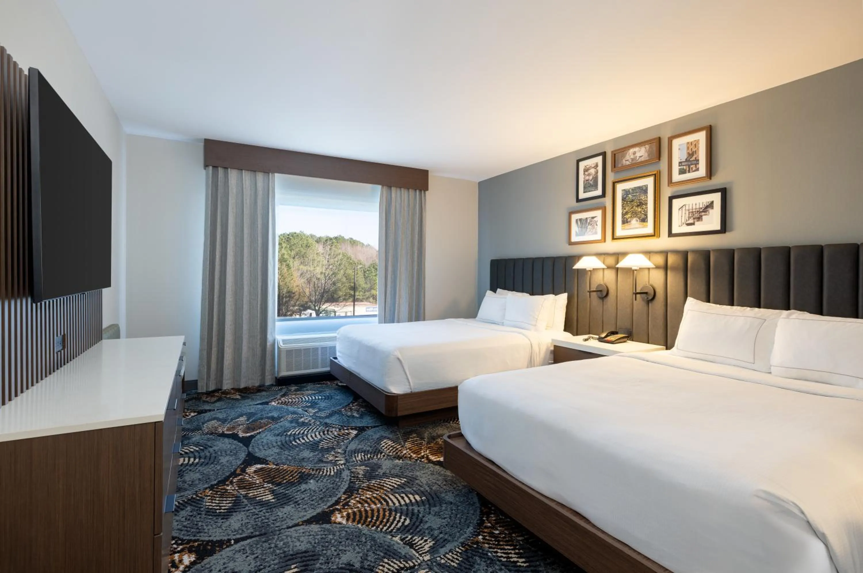 Bedroom, Bed in DoubleTree by Hilton Hotel Savannah Airport