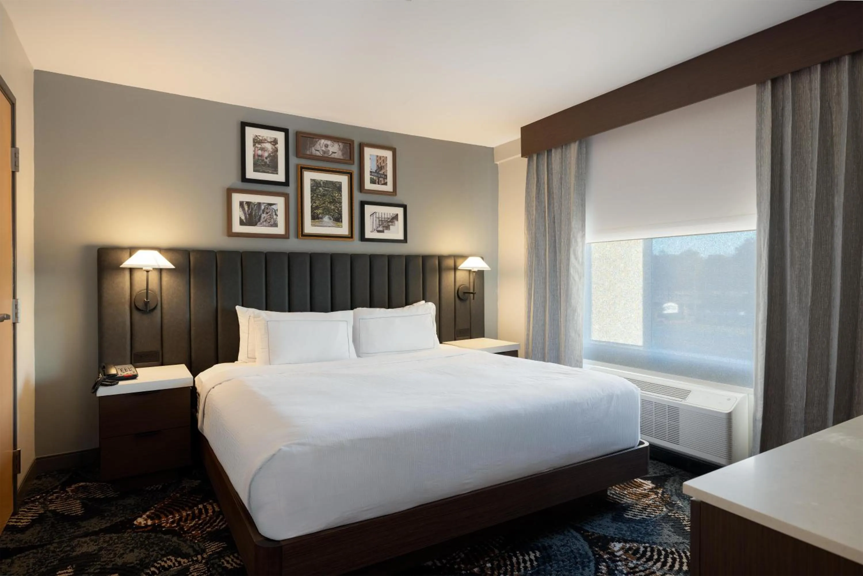 Bed in DoubleTree by Hilton Hotel Savannah Airport