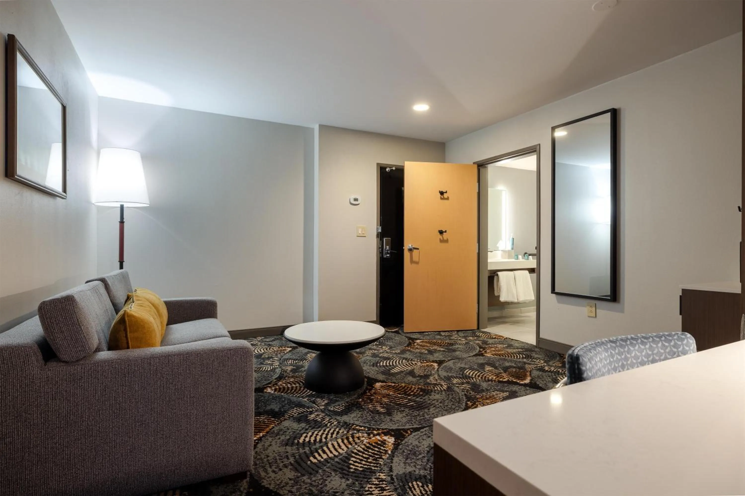 Living room in DoubleTree by Hilton Hotel Savannah Airport