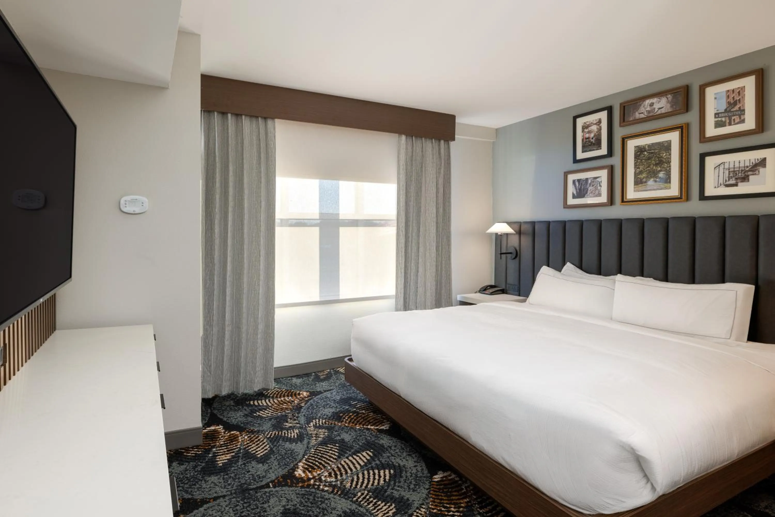 Bedroom, Bed in DoubleTree by Hilton Hotel Savannah Airport