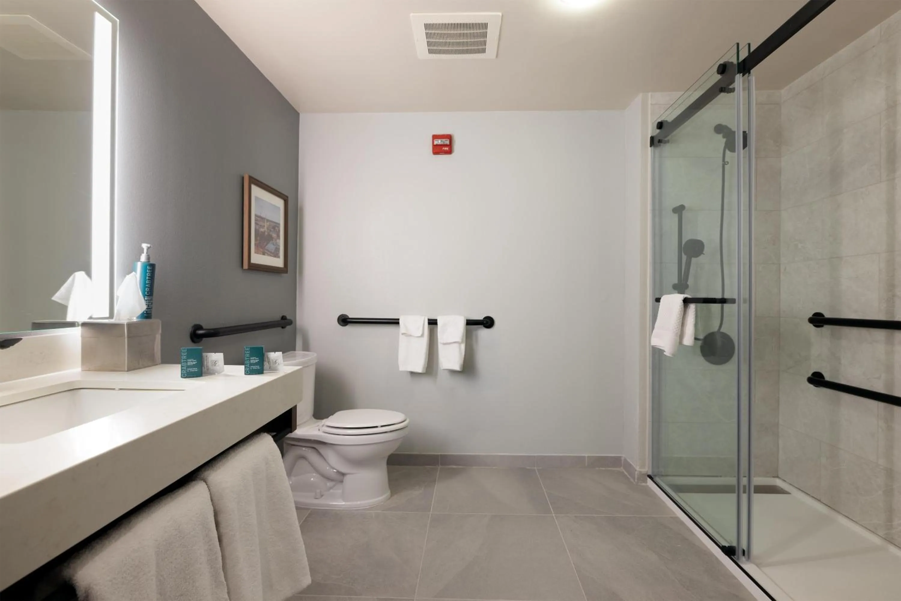 Bathroom in DoubleTree by Hilton Hotel Savannah Airport