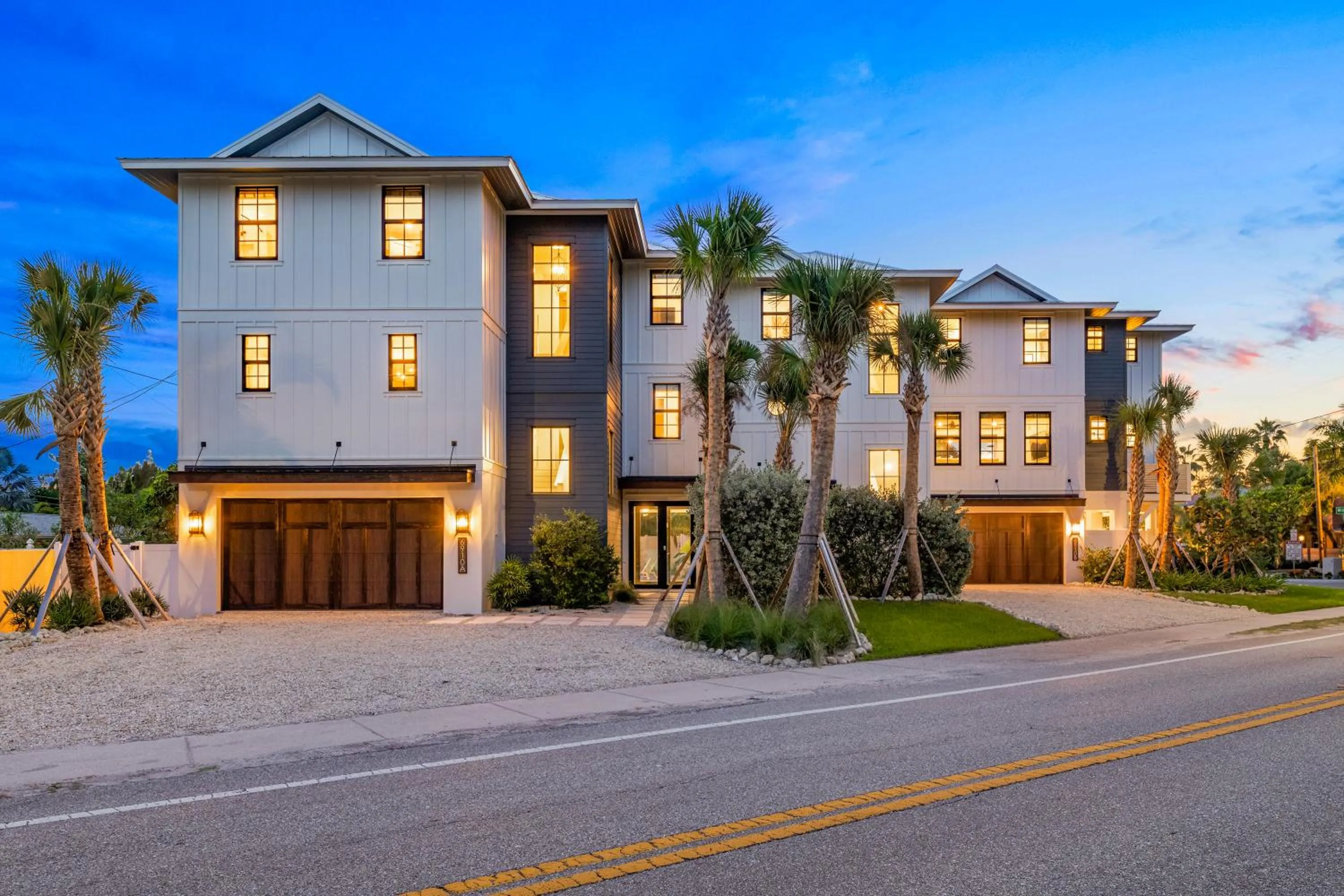 Property building in Crescent Beach House