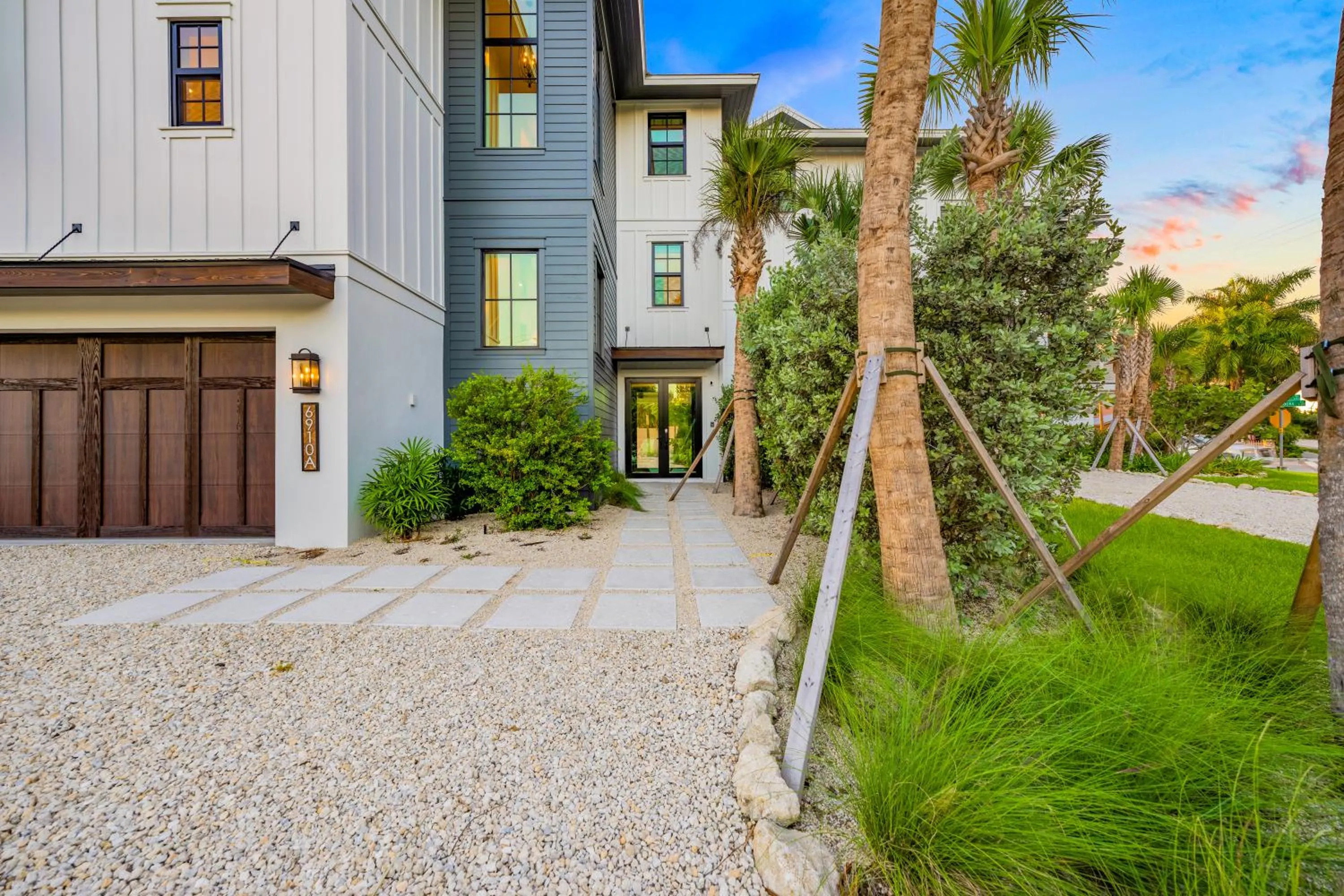 Property building in Crescent Beach House