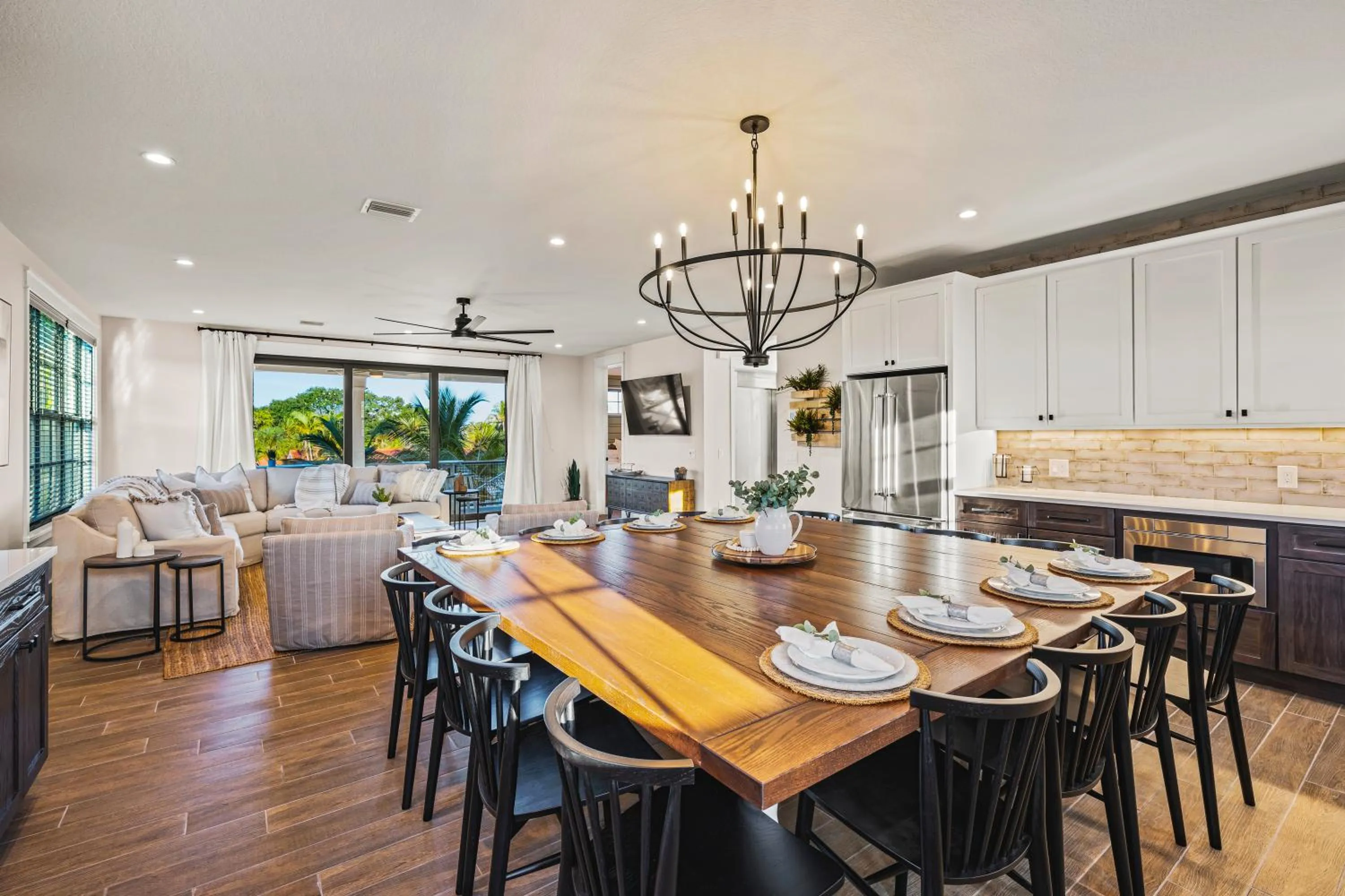 Dining area in Crescent Beach House