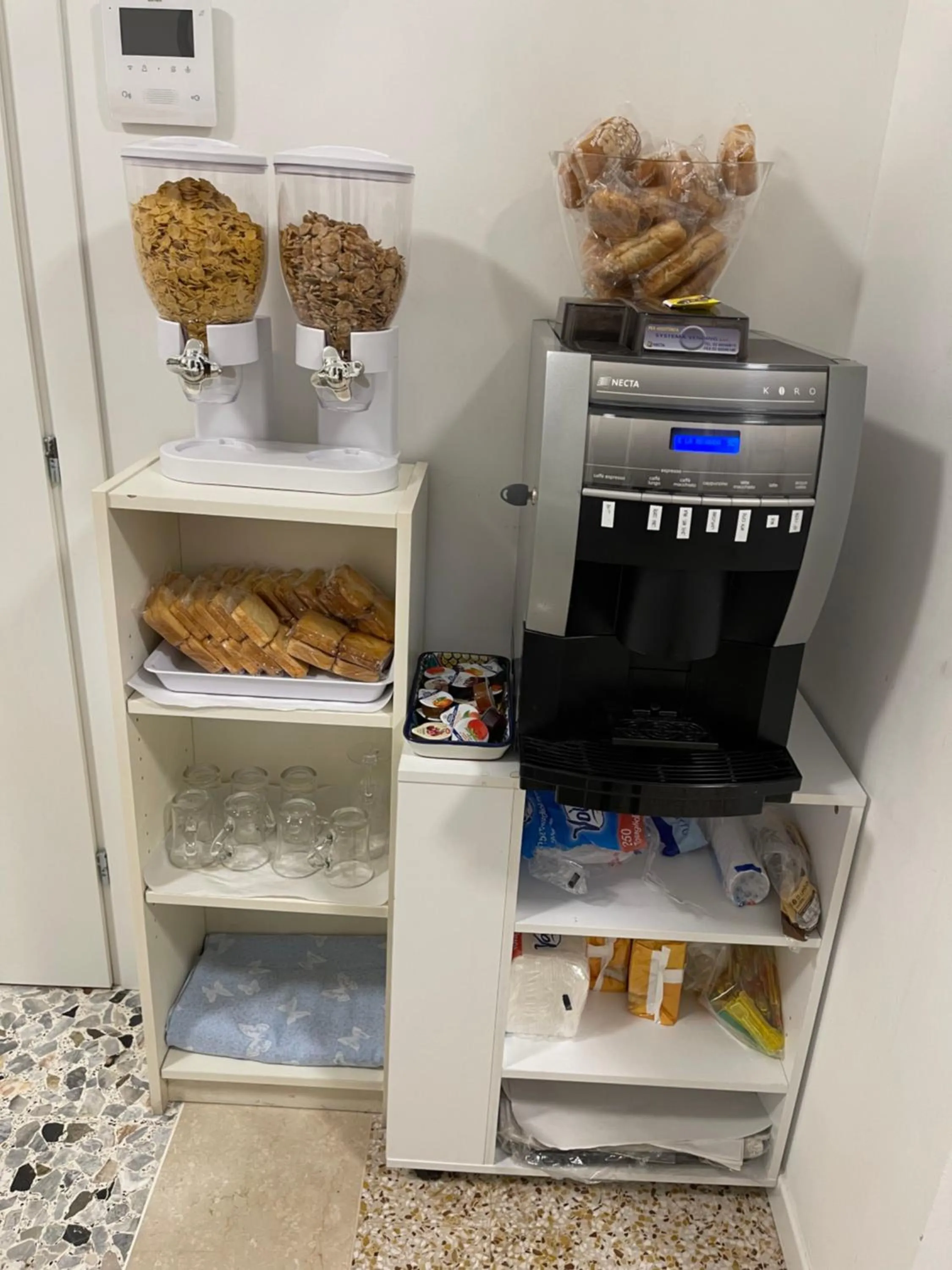 Coffee/tea facilities in Joys House