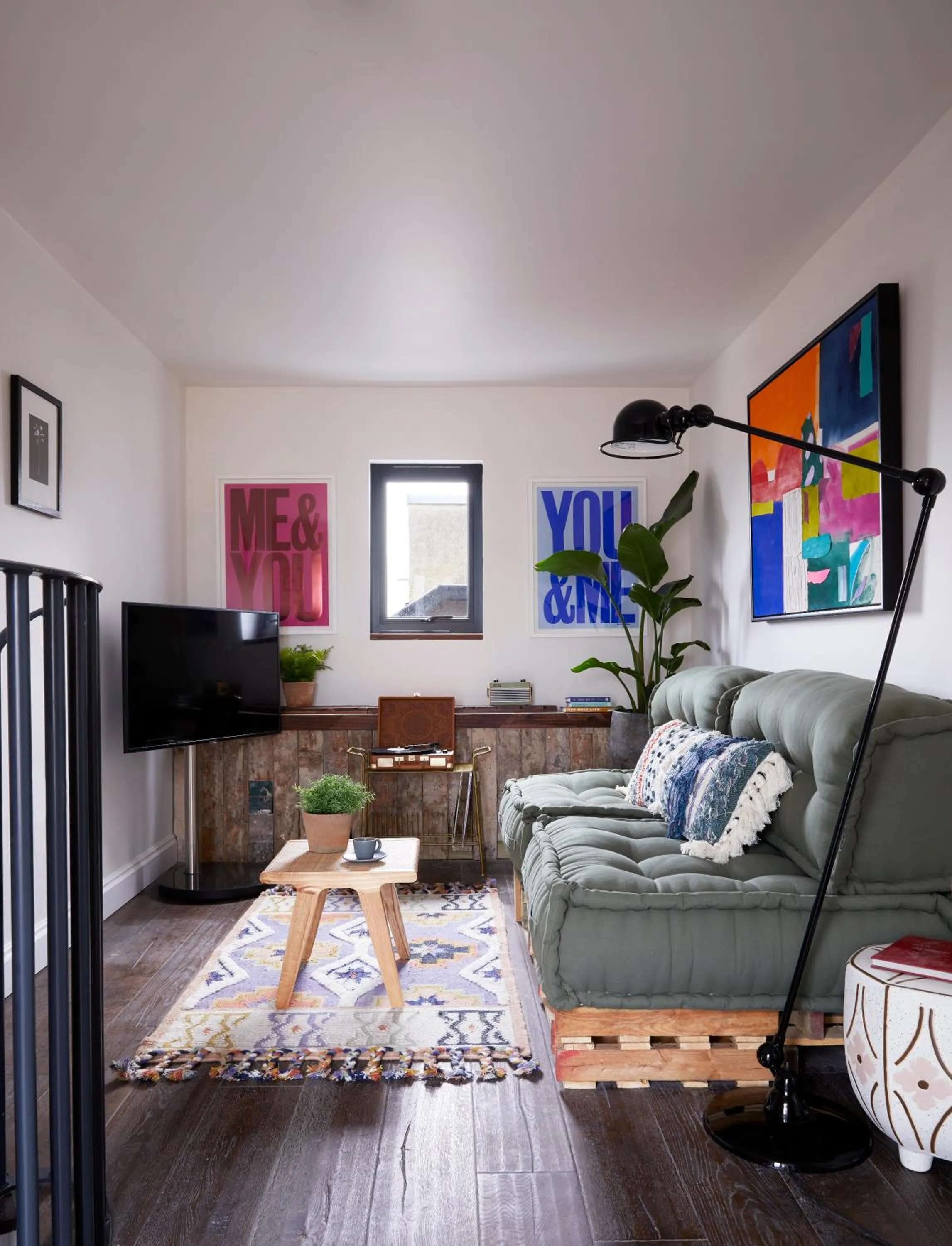 Communal lounge/ TV room in Artist Residence Bristol