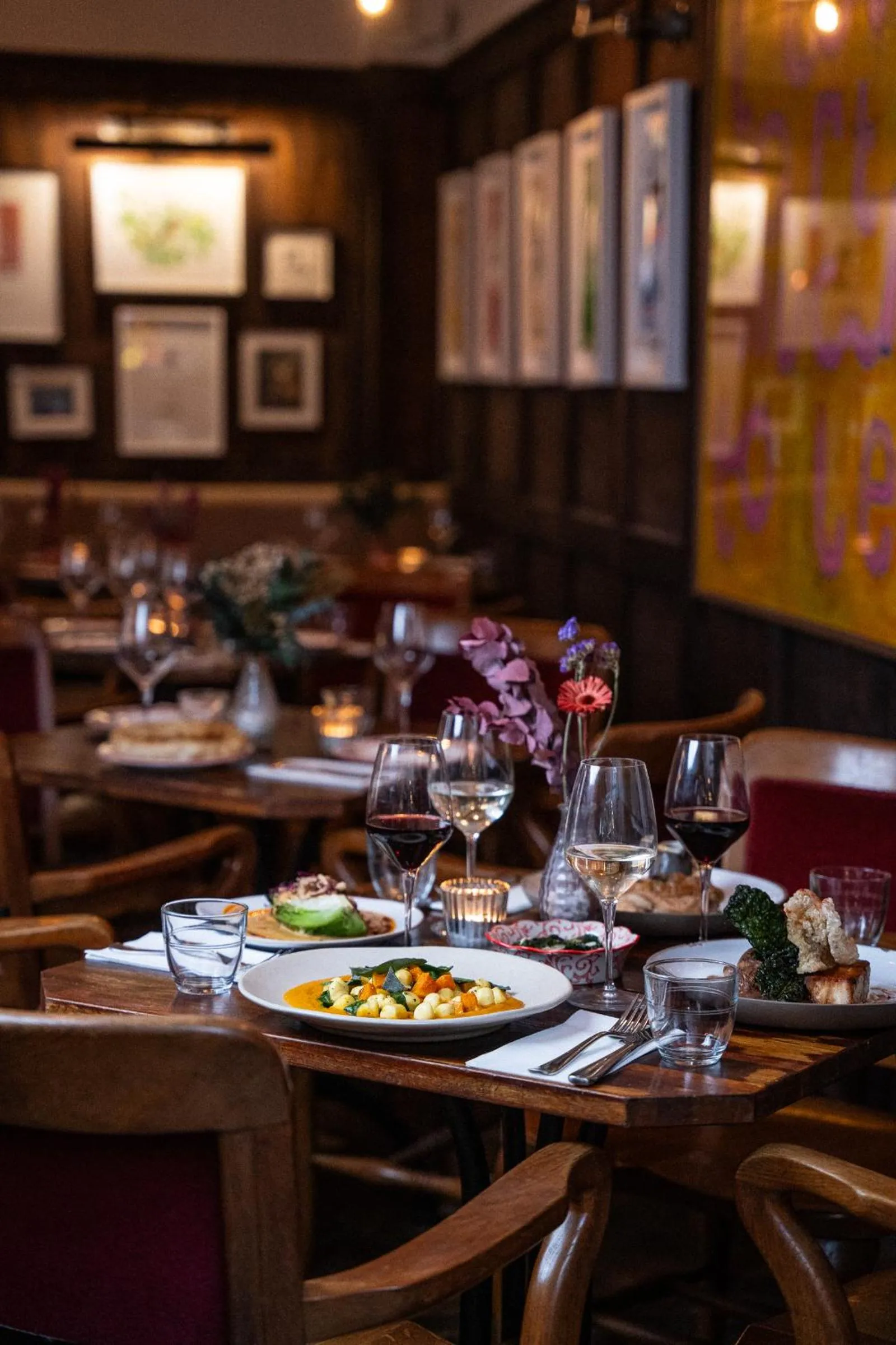 Restaurant/places to eat in Artist Residence Bristol