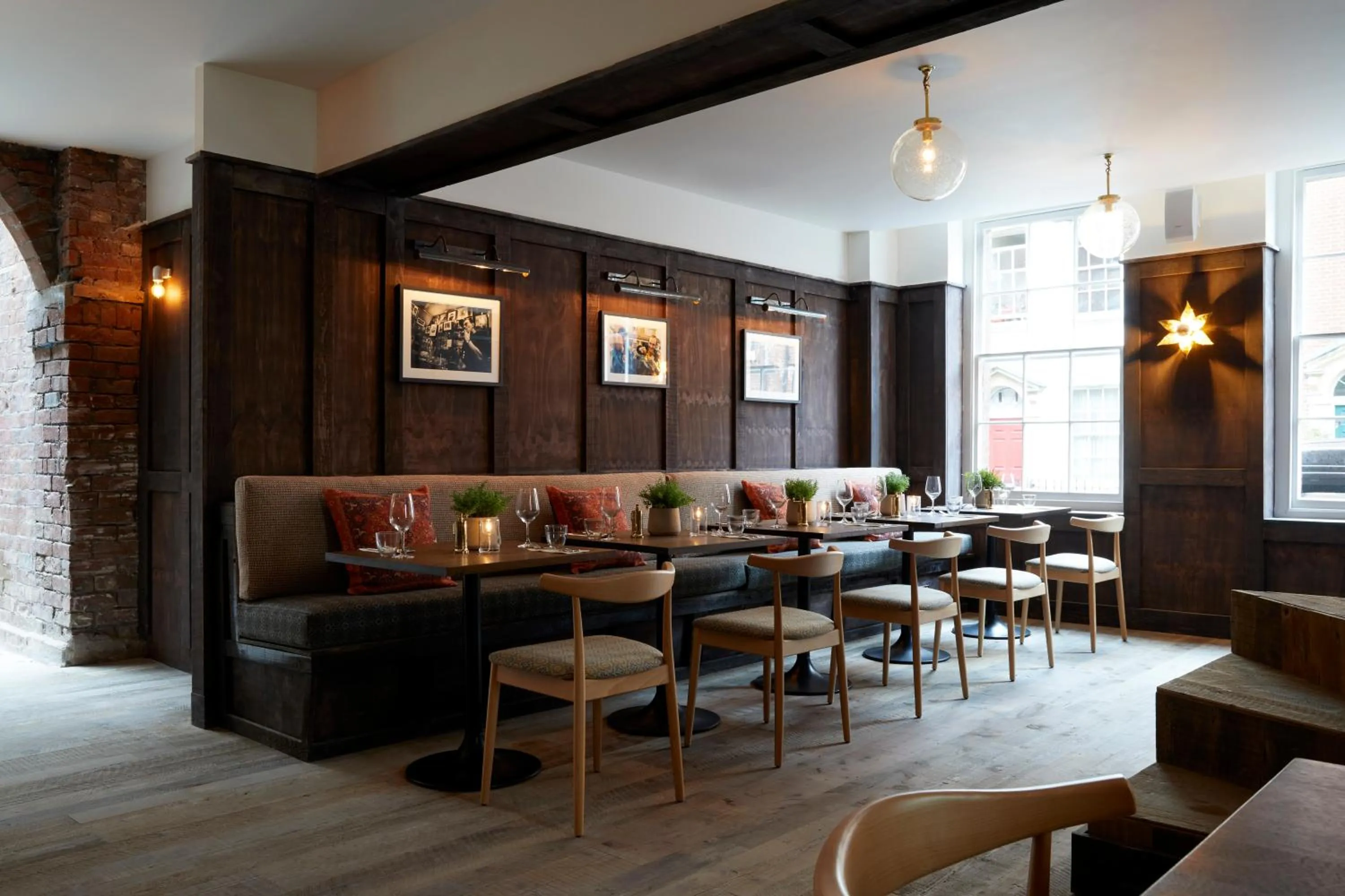 Restaurant/places to eat in Artist Residence Bristol