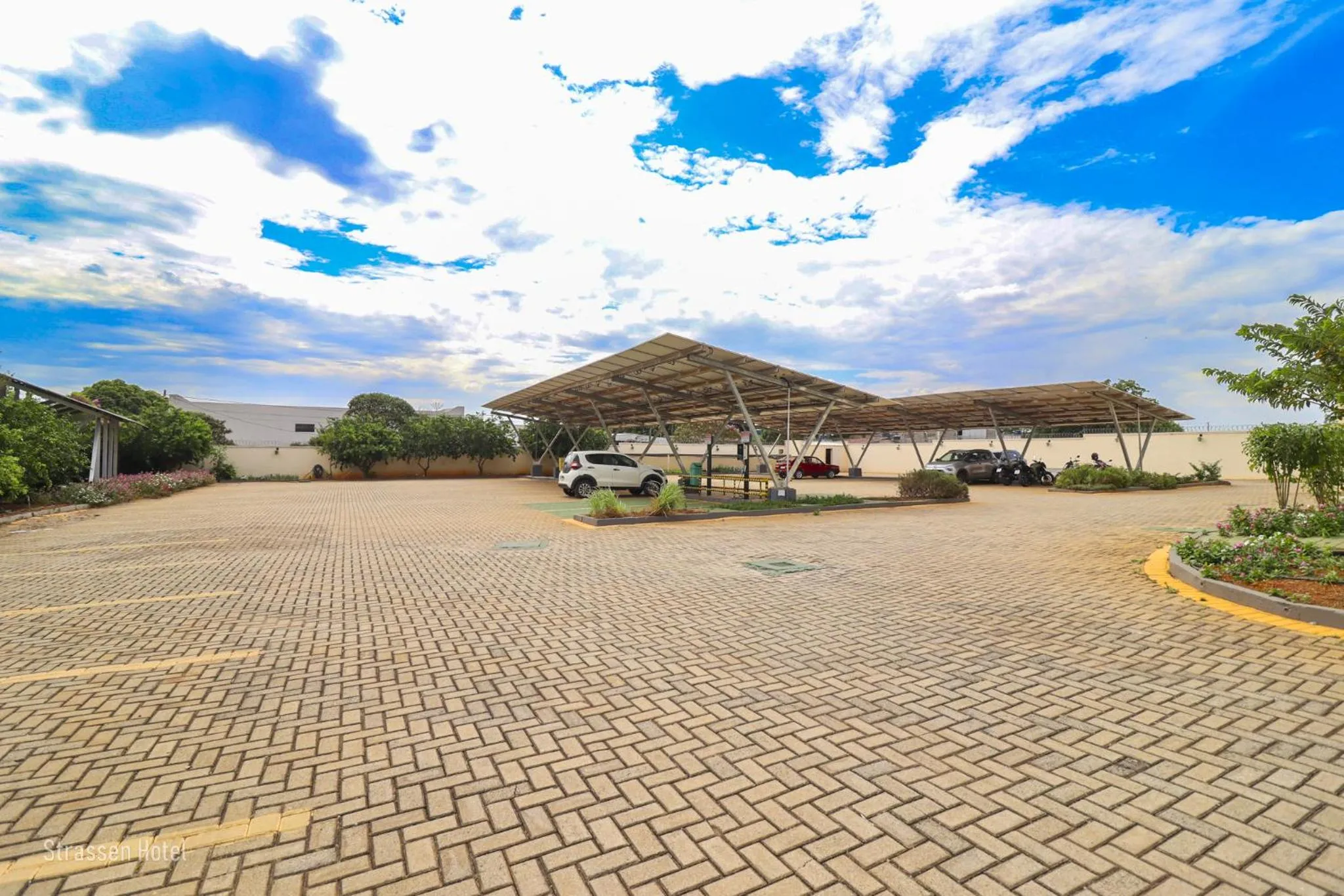 Parking in Strassen Hotel