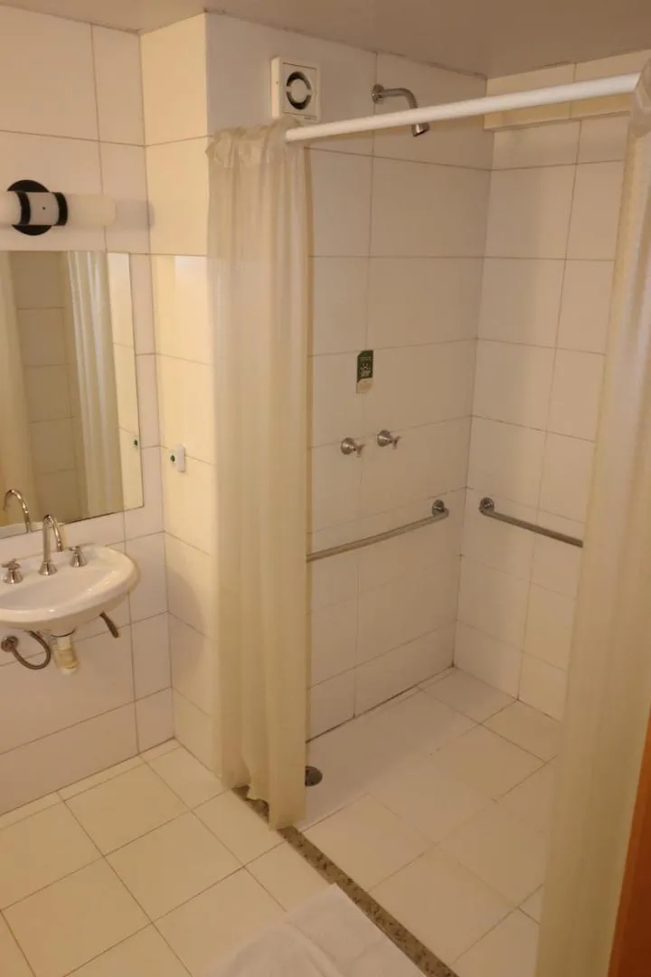 Shower in Strassen Hotel