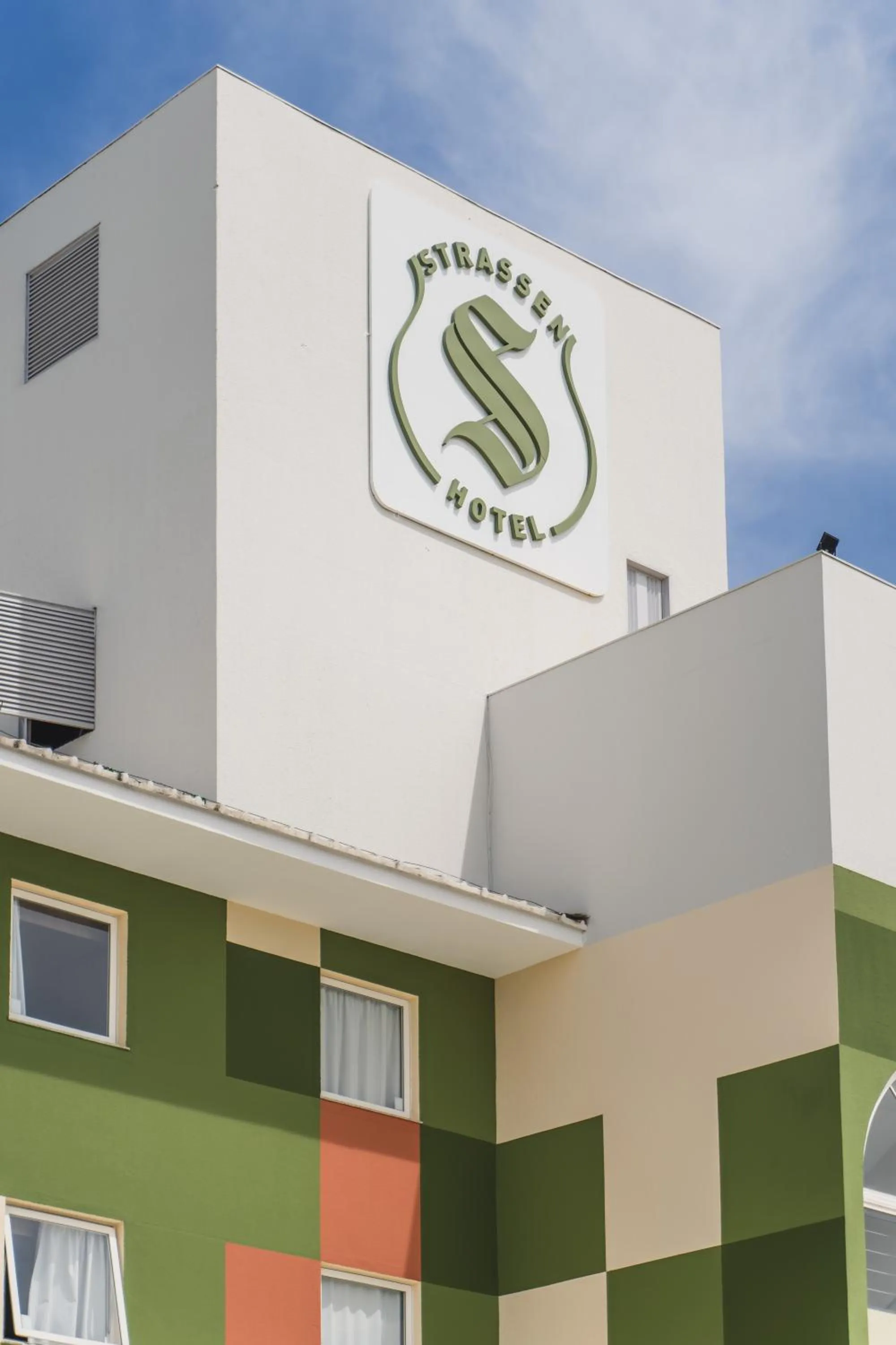 Facade/entrance in Strassen Hotel