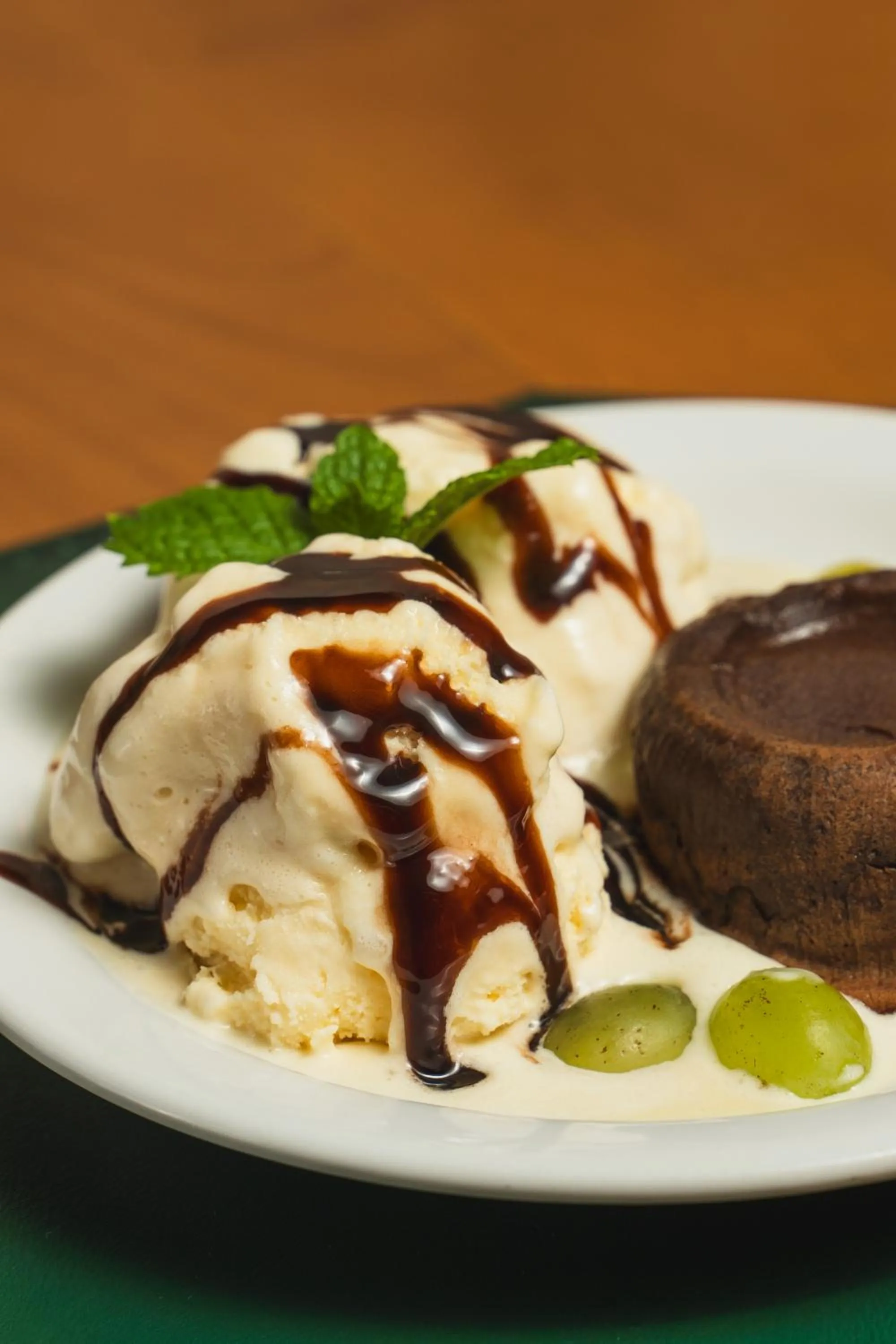 Restaurant/places to eat in Strassen Hotel