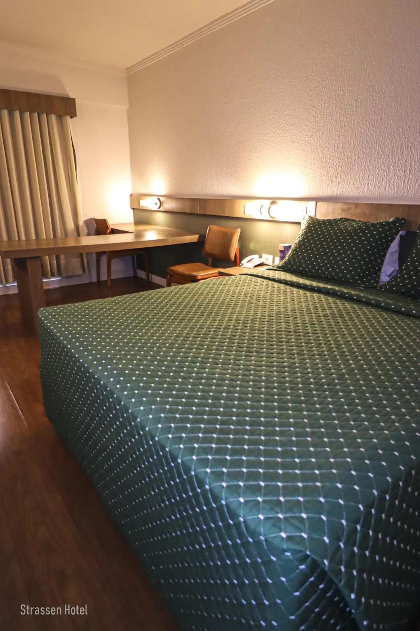 Bedroom, Bed in Strassen Hotel