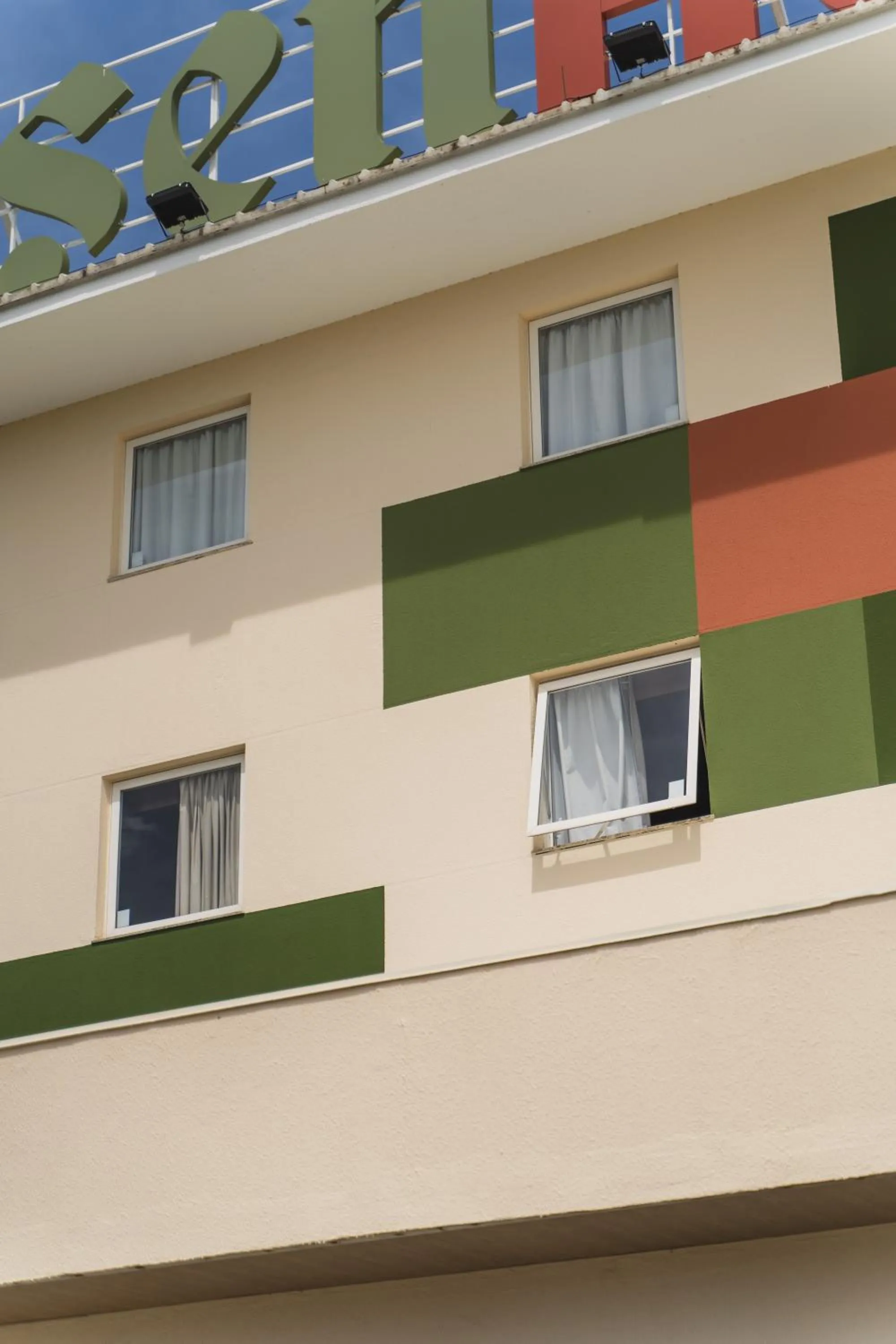 Facade/entrance in Strassen Hotel