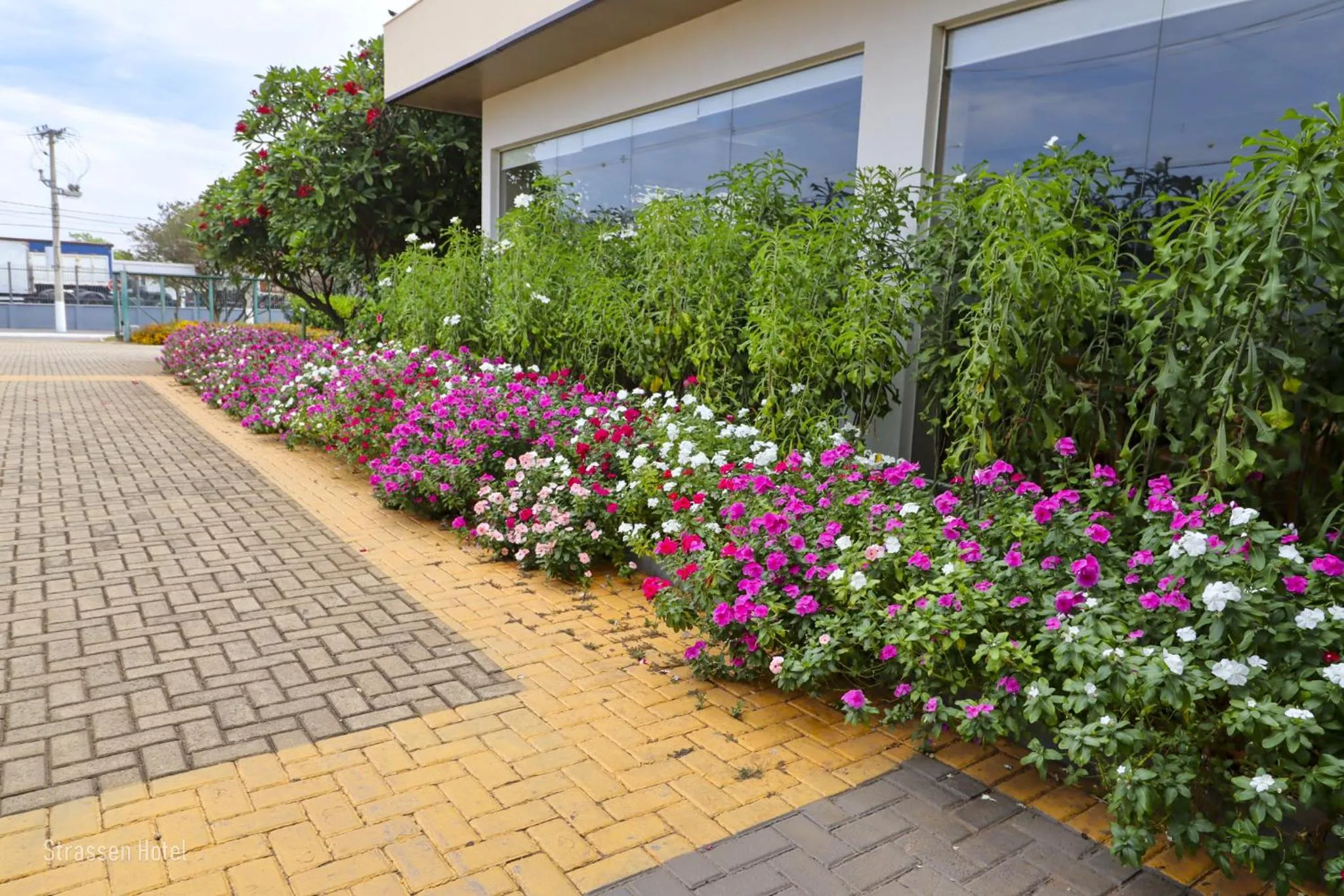 Garden view in Strassen Hotel