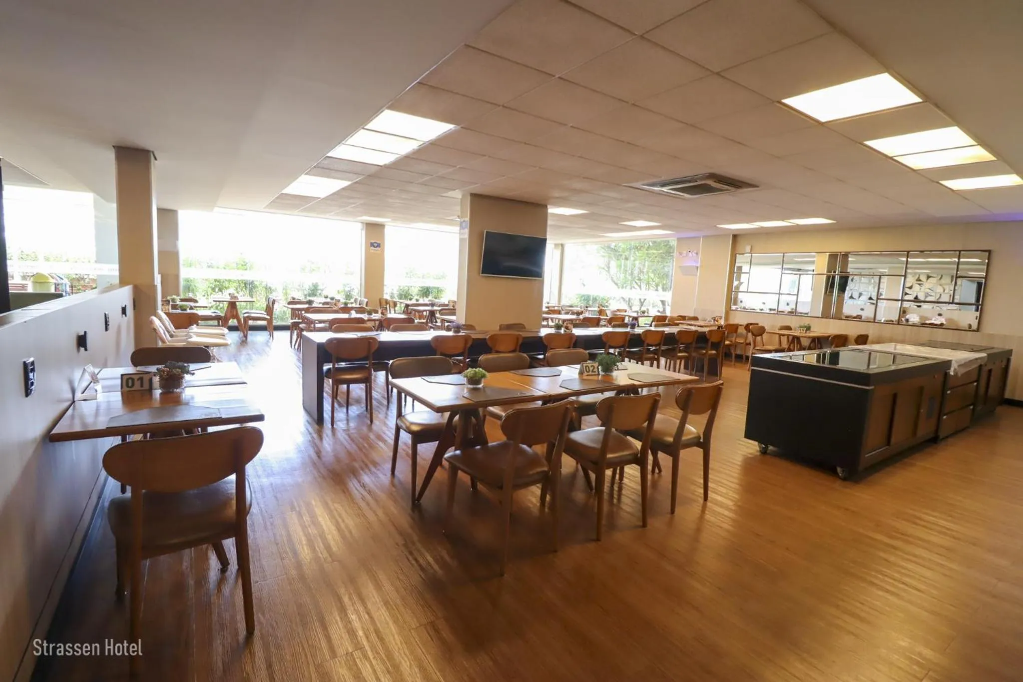 Restaurant/places to eat in Strassen Hotel