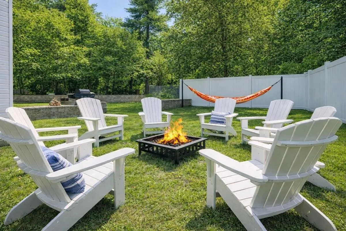 Luxury Villa with Hot Tub, Two Fire Pits, King Bed Suite, Game Room & Fenced Yard