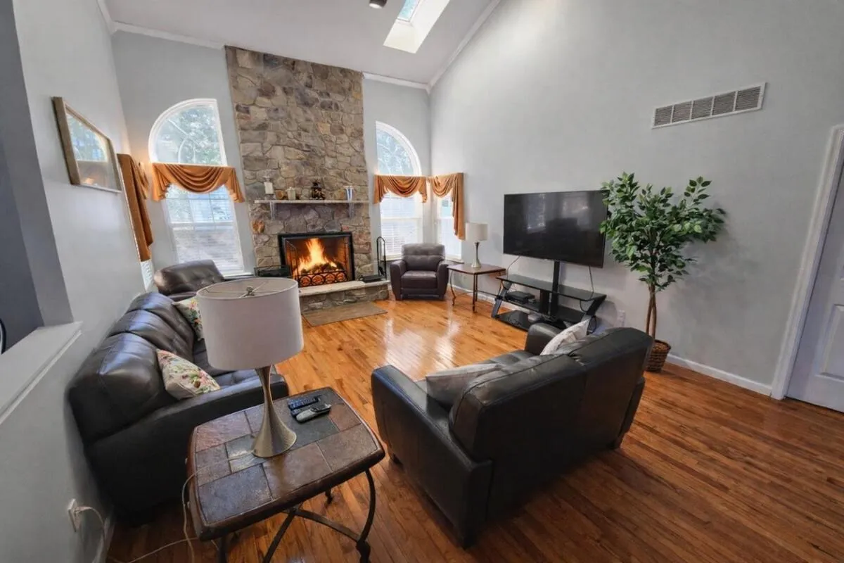 Luxury Villa with Hot Tub, Two Fire Pits, King Bed Suite, Game Room & Fenced Yard