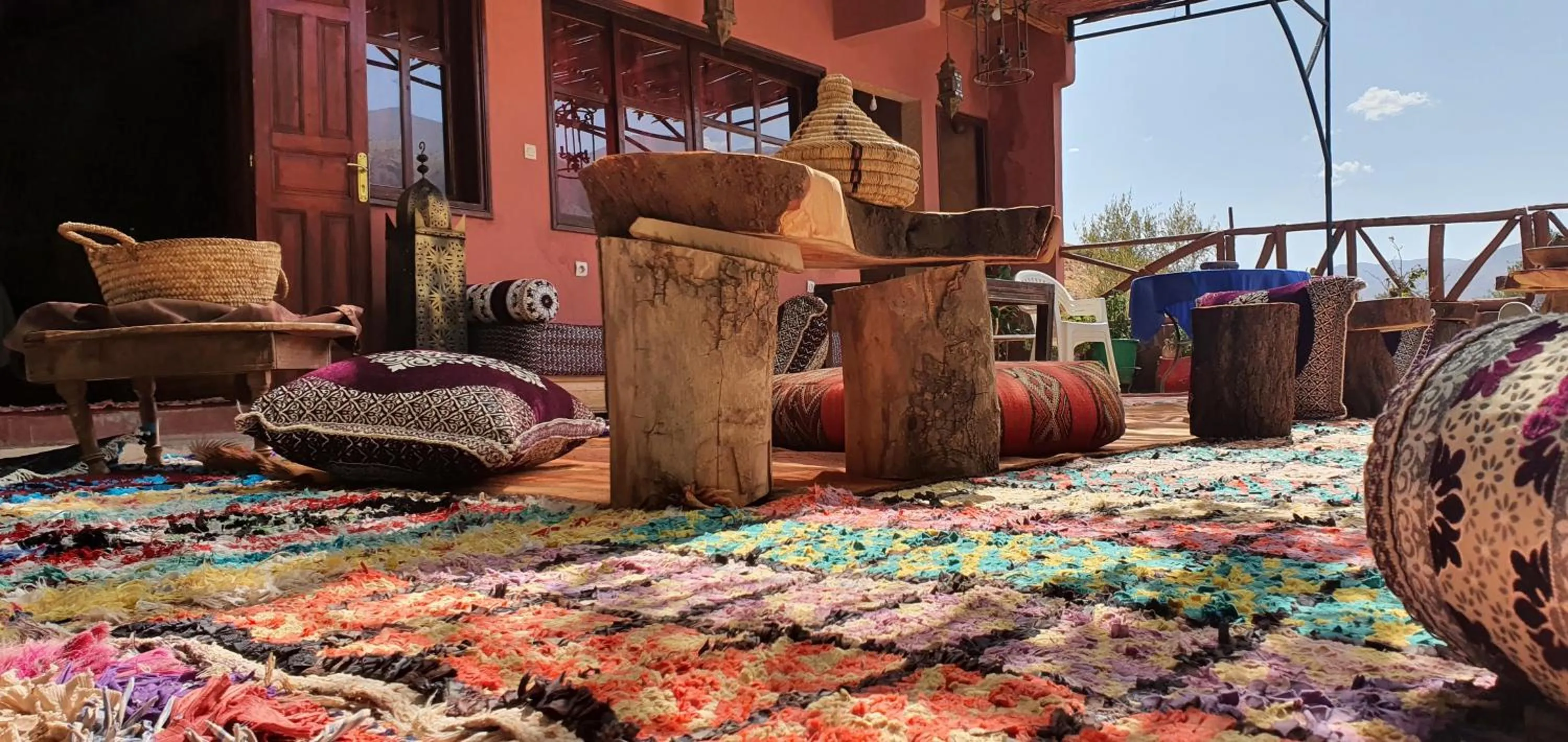 Restaurant/places to eat in Chez Imnir