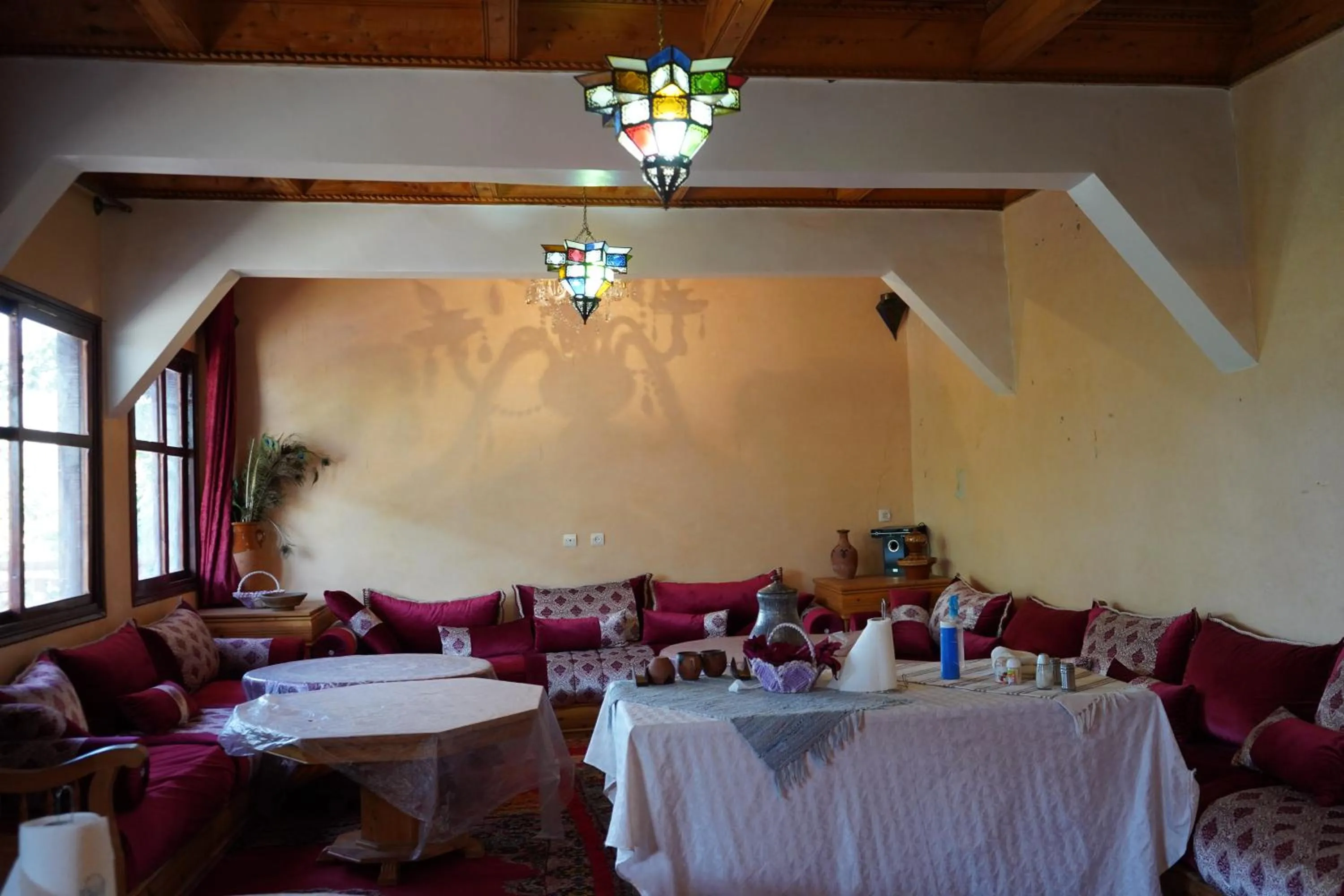 Restaurant/places to eat in Chez Imnir