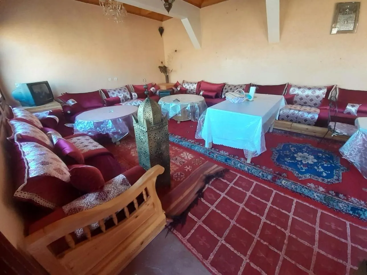 Communal lounge/ TV room, Bed in Chez Imnir