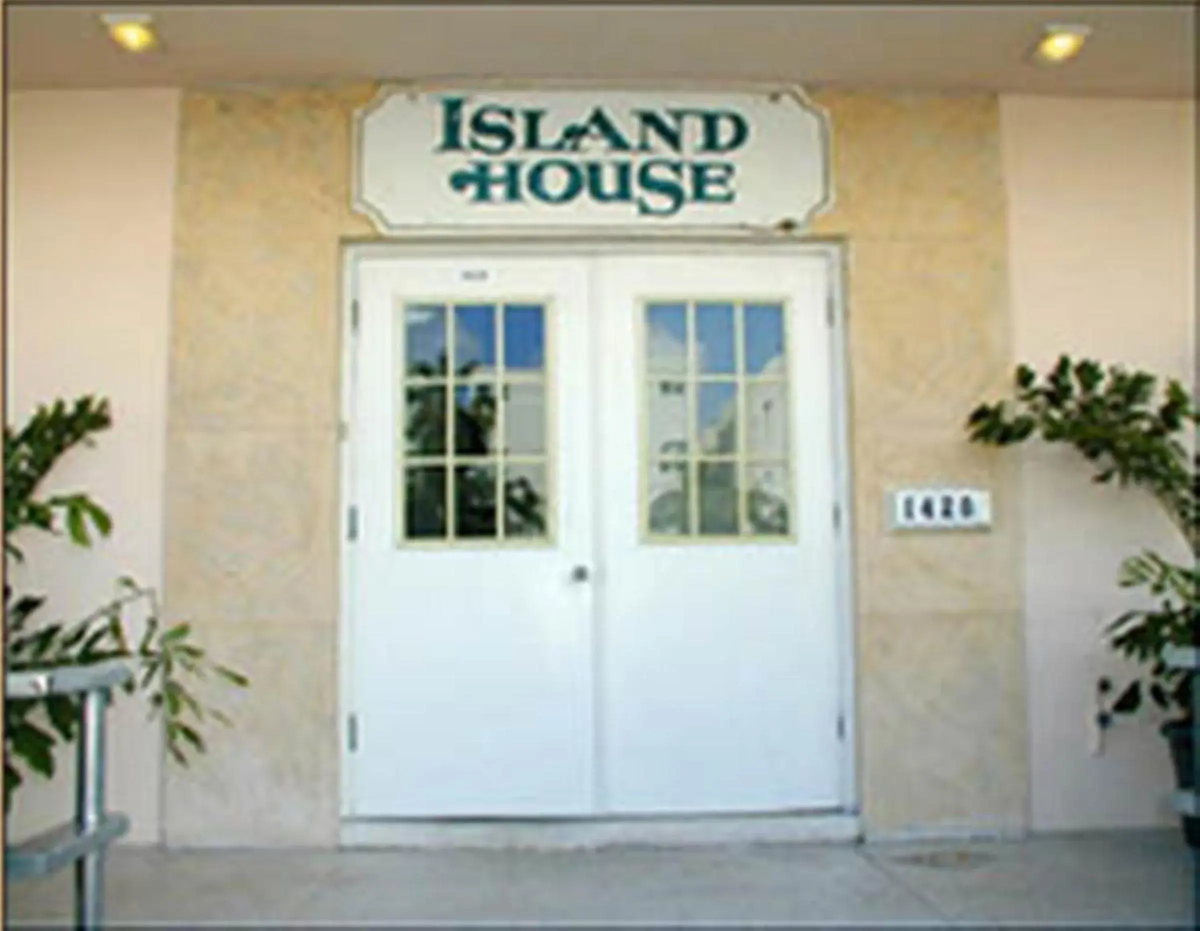 Facade/entrance in Island House South Beach Facade/entrance in Island House South Beach