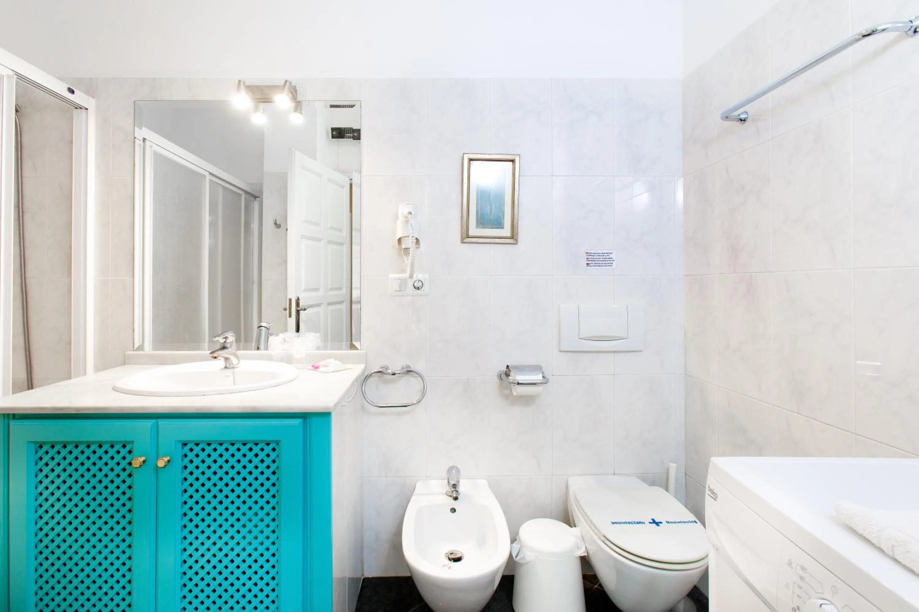 Bathroom in AT Almoraide Rooms Suites