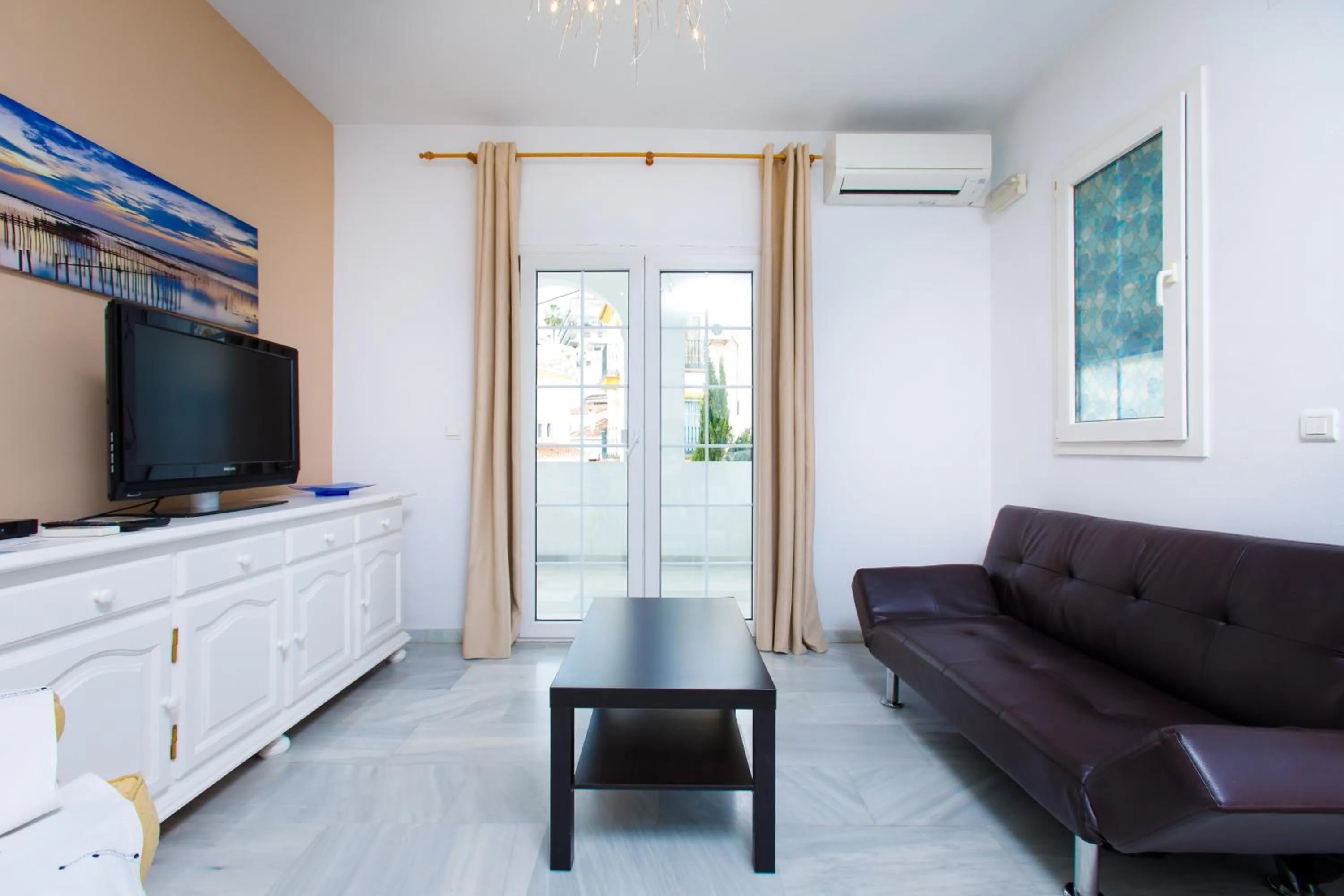 Communal lounge/ TV room in AT Almoraide Rooms Suites