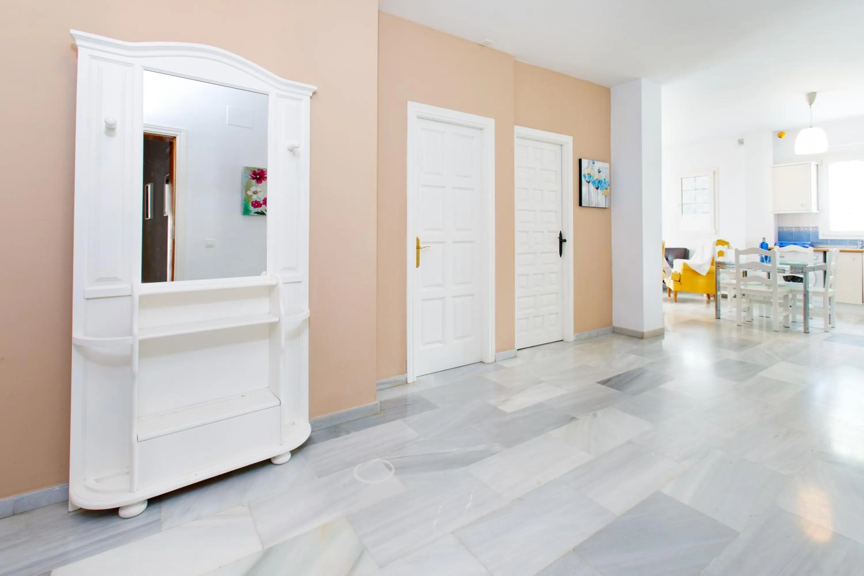 Area and facilities in AT Almoraide Rooms Suites