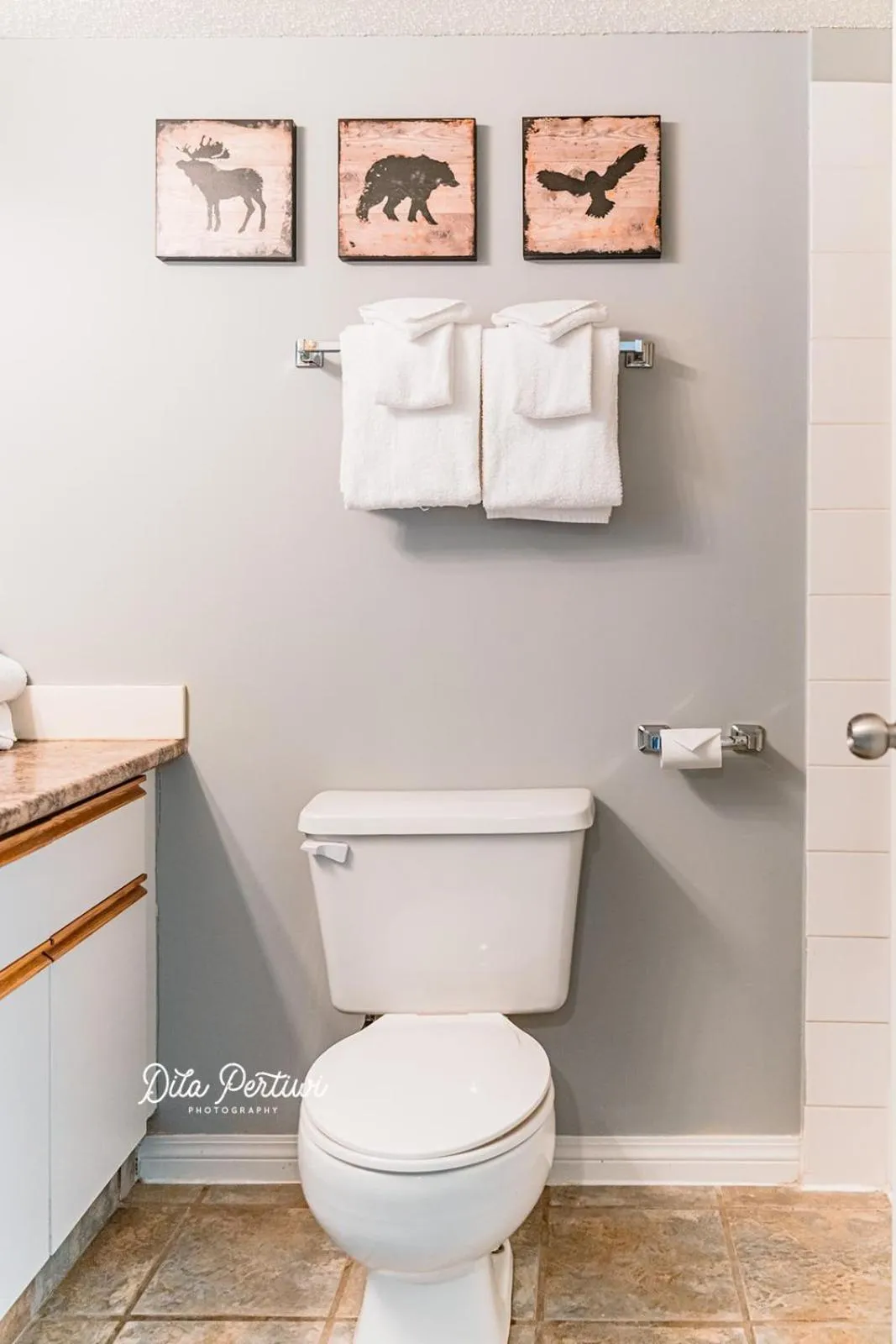 Toilet in Canadian Rockies Chalets by Trilink - 2 & 3 Bedroom Condos - Self Check-In - Walking Distance to Downtown - Free Parking - Pet-Friendly - No AC