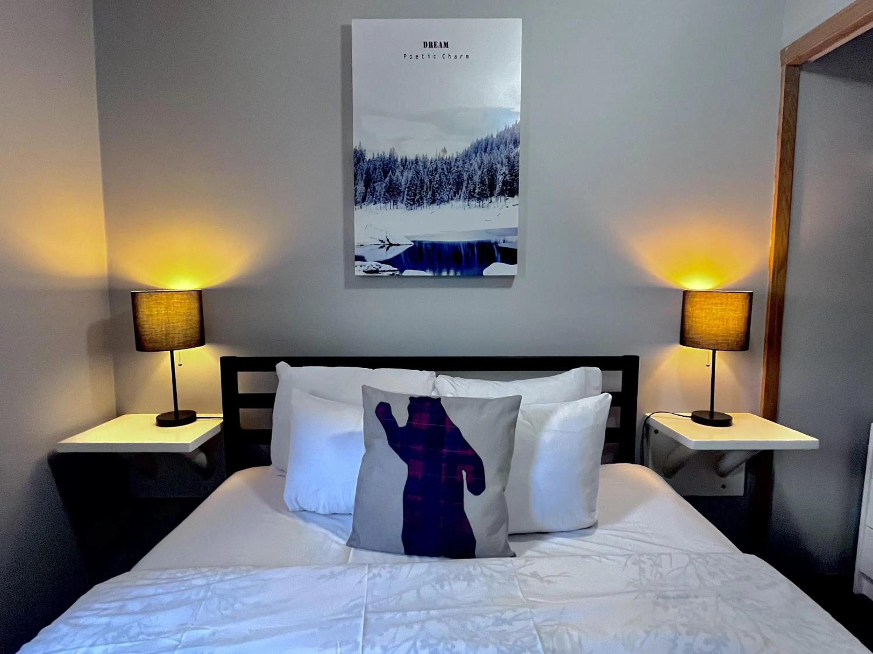 Bed in Canadian Rockies Chalets by Trilink - 2 & 3 Bedroom Condos - Self Check-In - Walking Distance to Downtown - Free Parking - Pet-Friendly - No AC