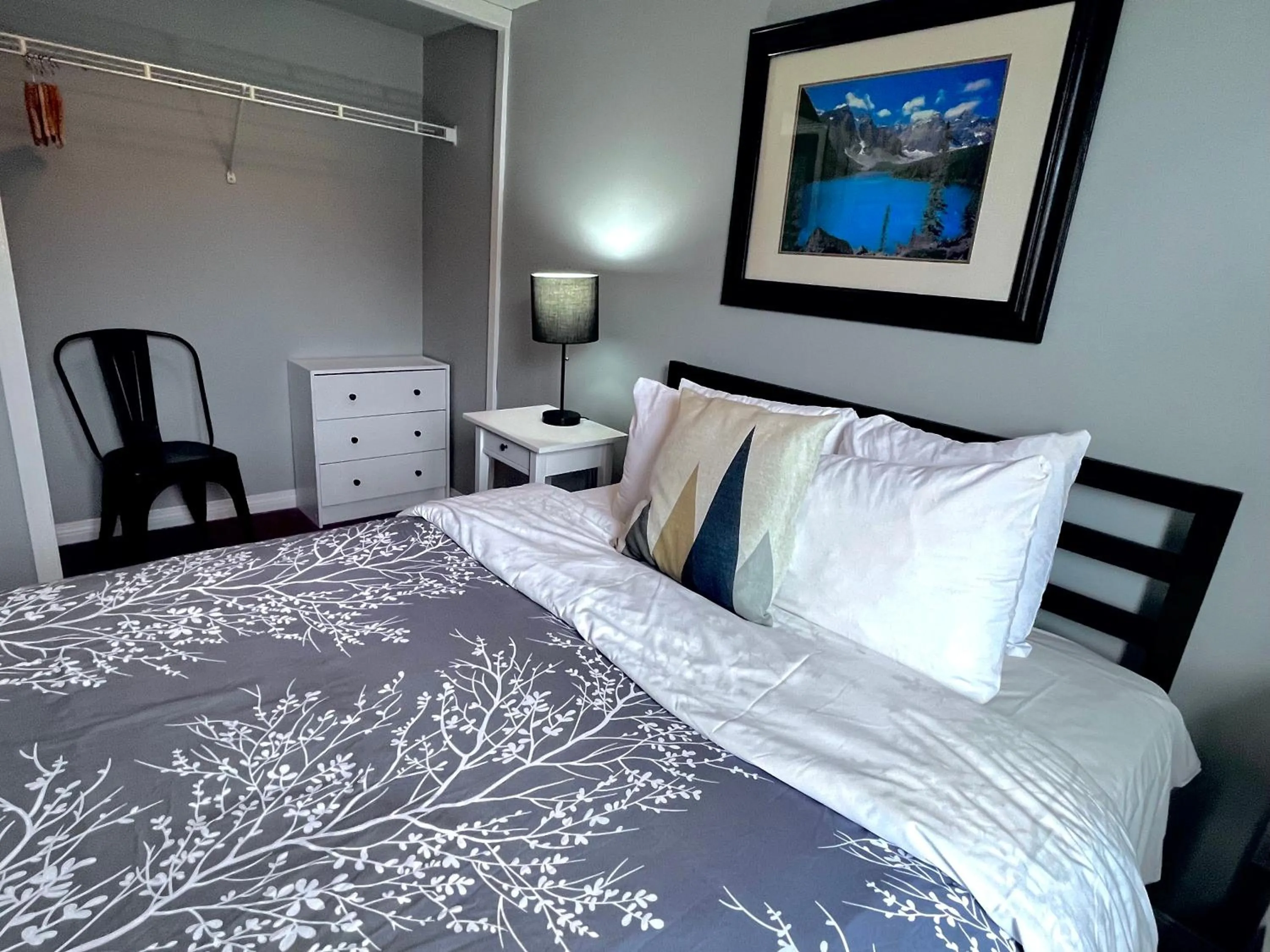 Bed in Canadian Rockies Chalets by Trilink - 2 & 3 Bedroom Condos - Self Check-In - Walking Distance to Downtown - Free Parking - Pet-Friendly - No AC