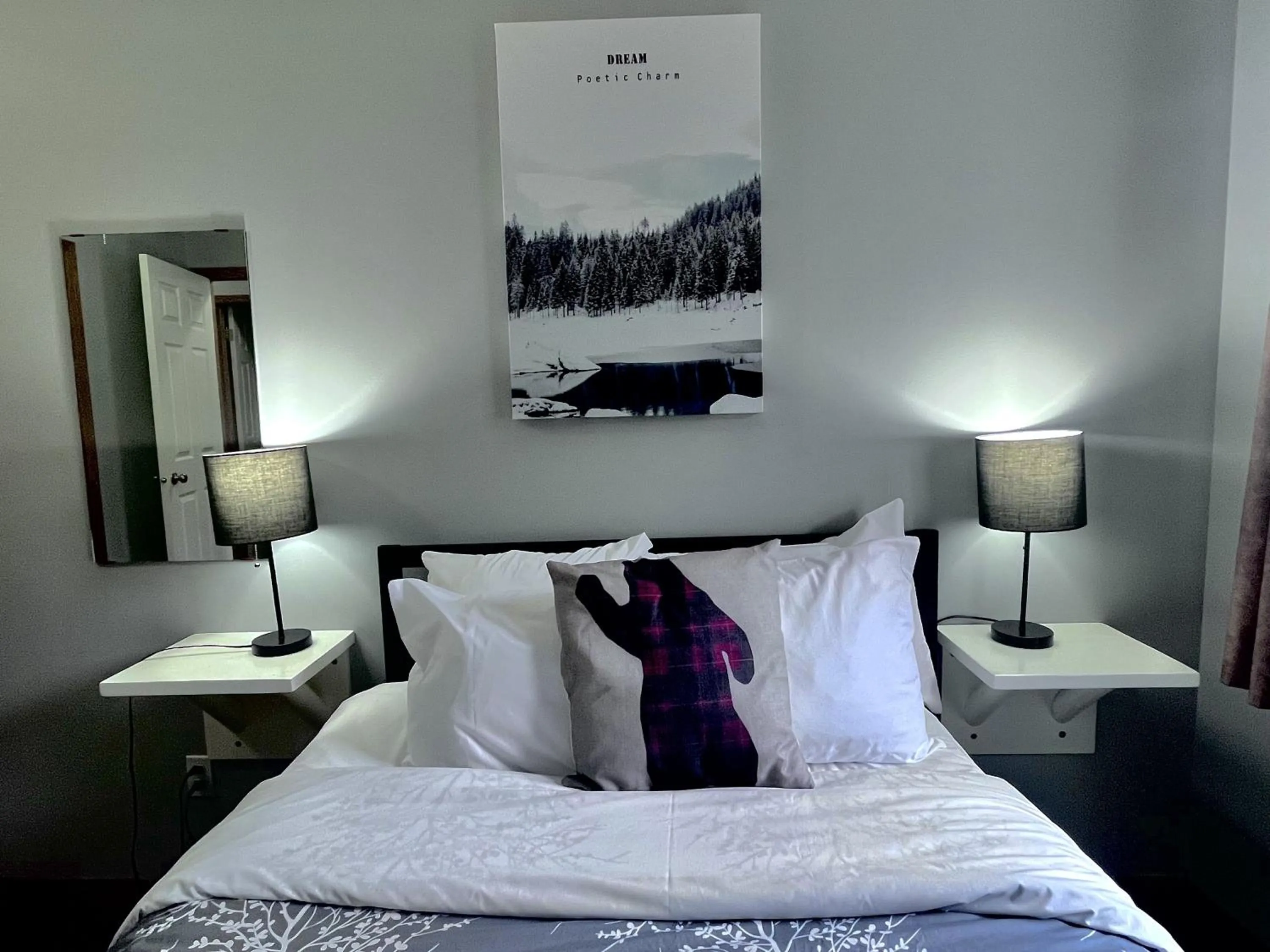 Bed in Canadian Rockies Chalets by Trilink - 2 & 3 Bedroom Condos - Self Check-In - Walking Distance to Downtown - Free Parking - Pet-Friendly - No AC