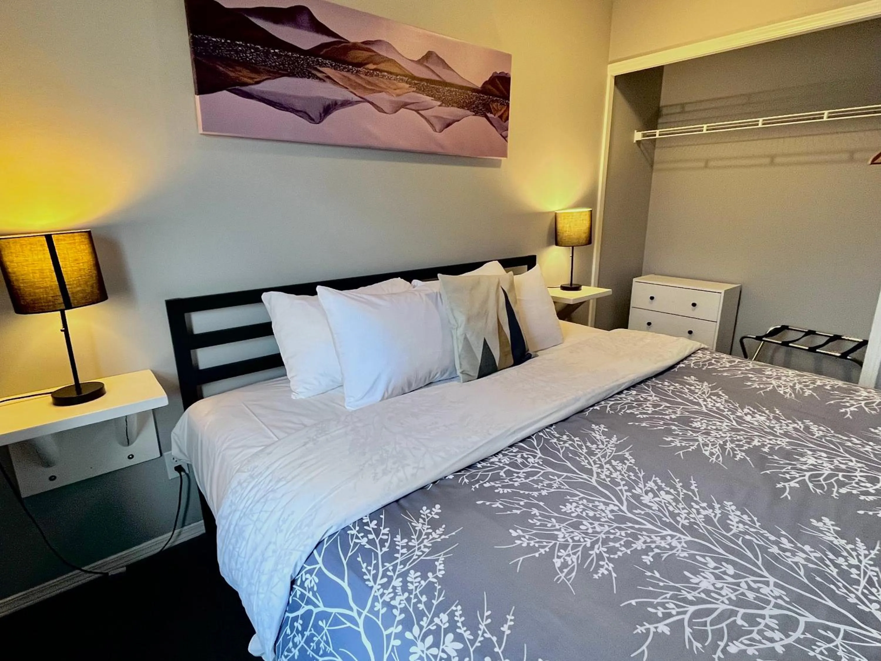 Bed in Canadian Rockies Chalets by Trilink - 2 & 3 Bedroom Condos - Self Check-In - Walking Distance to Downtown - Free Parking - Pet-Friendly - No AC