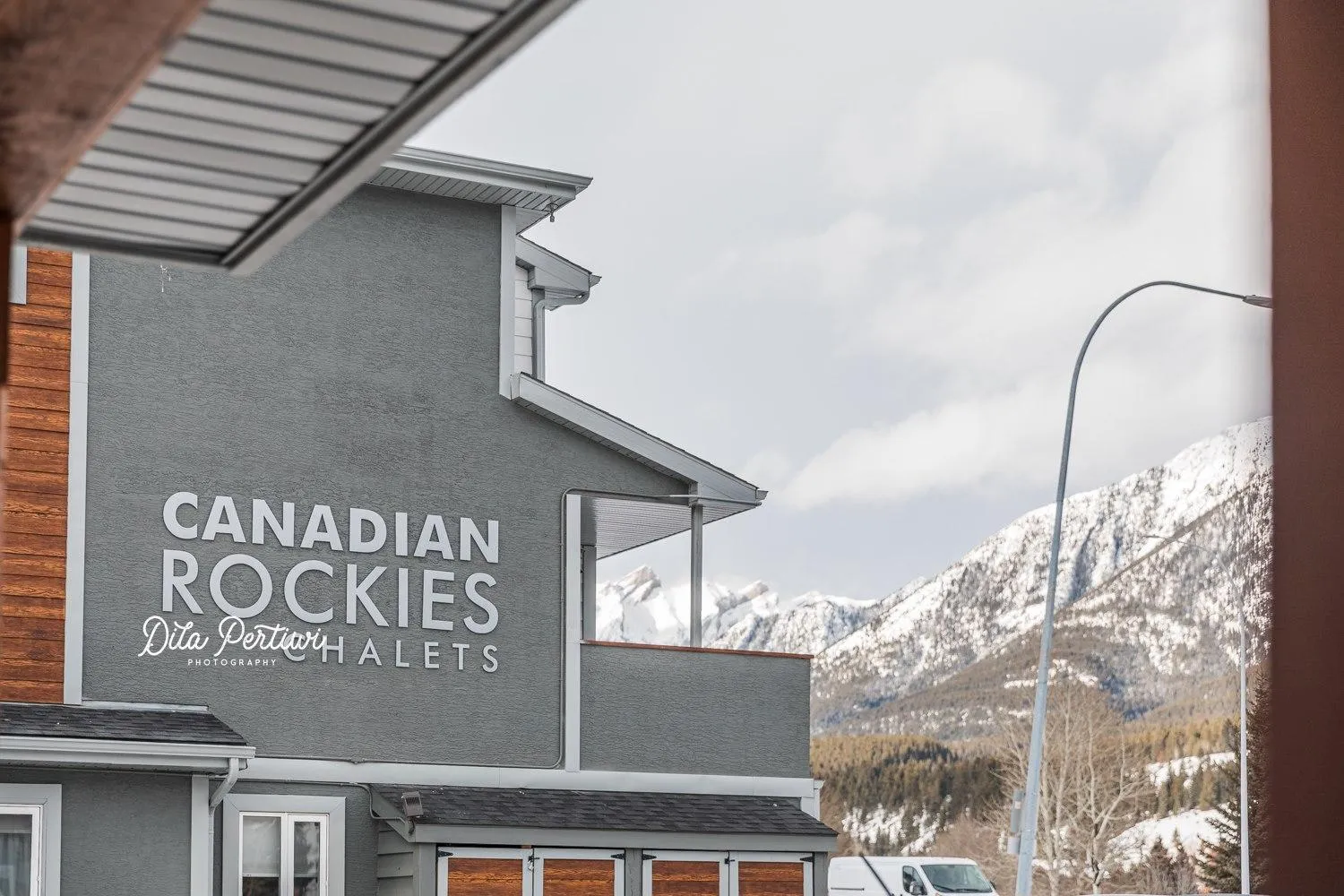 Canadian Rockies Chalets by Trilink - 2 & 3 Bedroom Condos - Self Check-In - Walking Distance to Downtown - Free Parking - Pet-Friendly - No AC