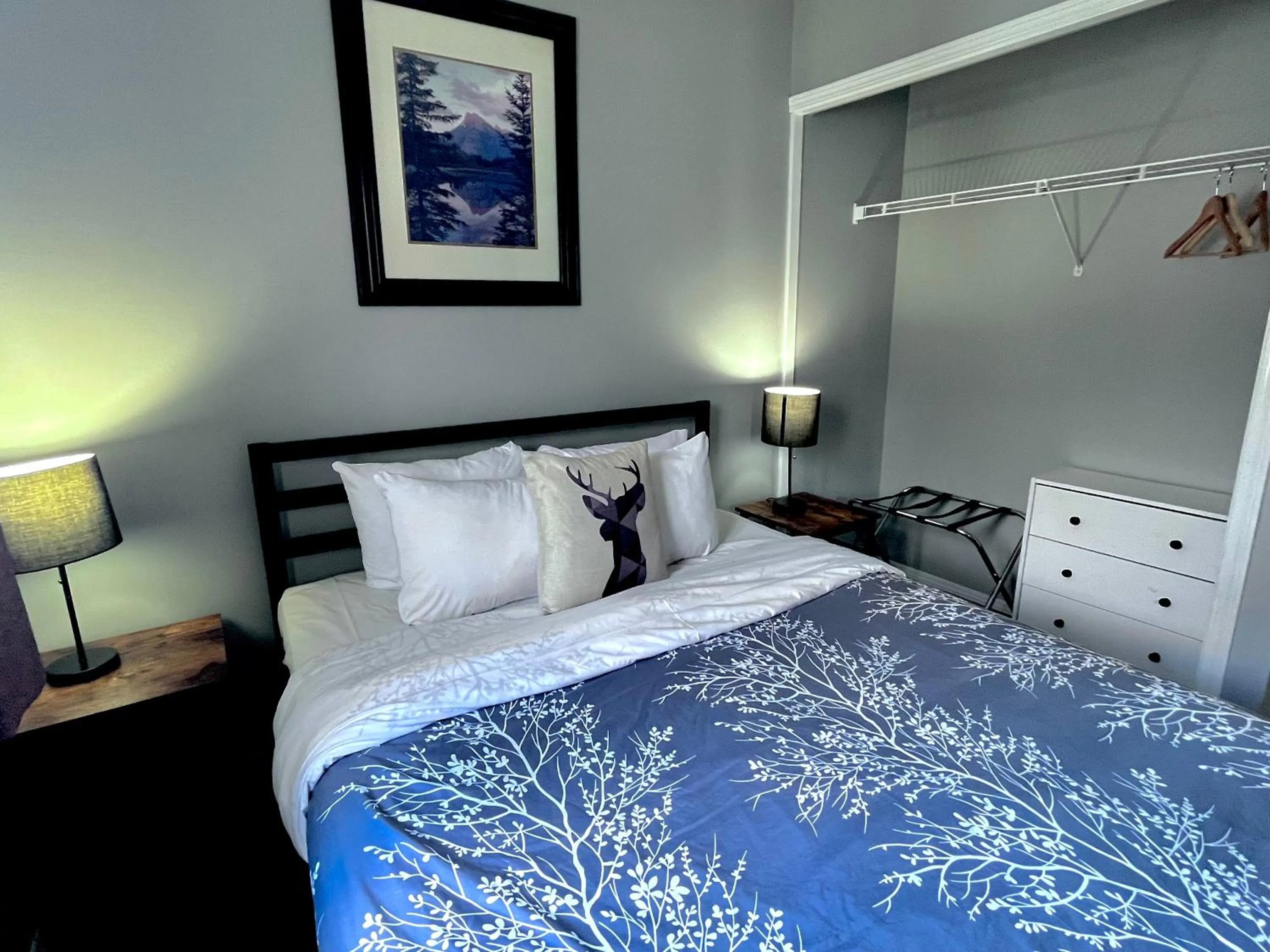 Bed in Canadian Rockies Chalets by Trilink - 2 & 3 Bedroom Condos - Self Check-In - Walking Distance to Downtown - Free Parking - Pet-Friendly - No AC