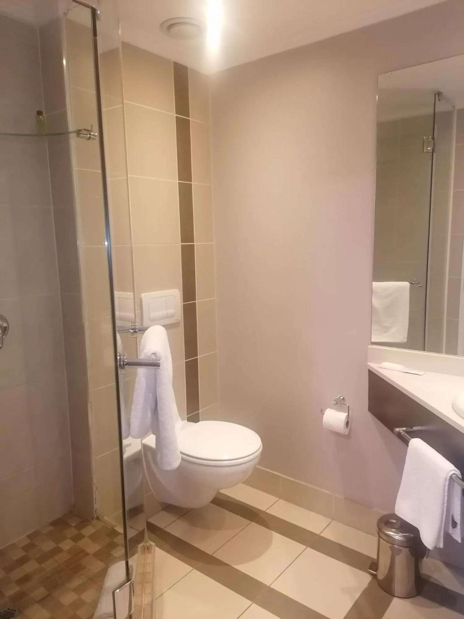 Shower in The RidgePoint Hotel