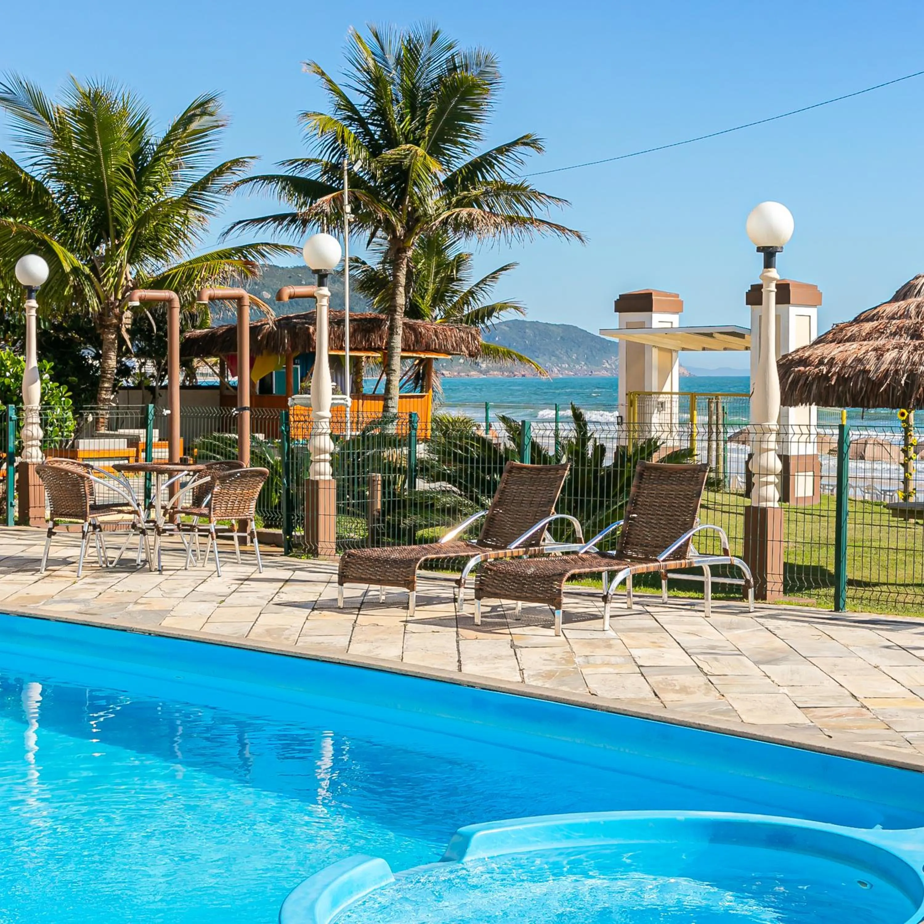 Swimming pool in Ingleses Palace Hotel