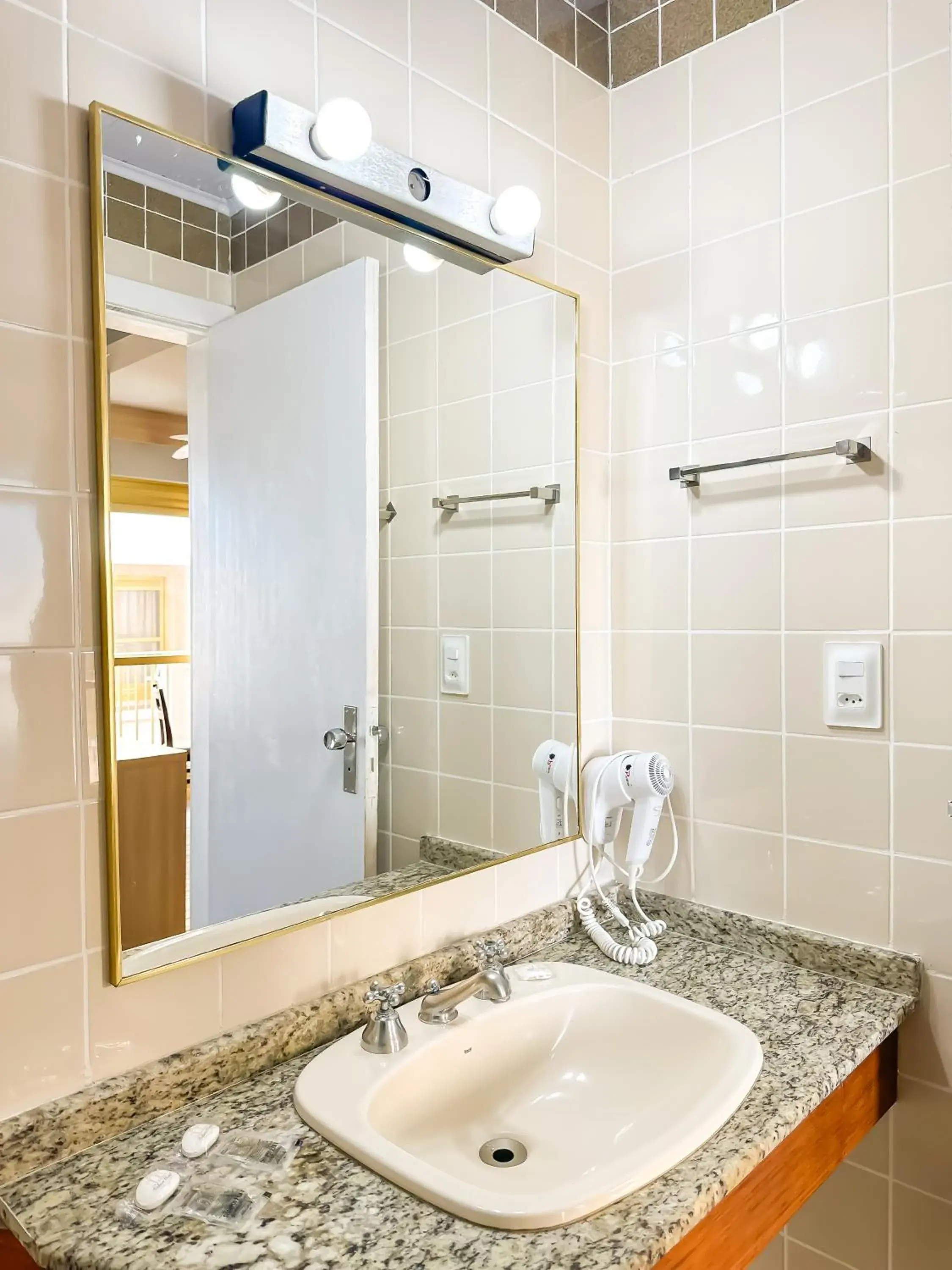 Bathroom in Ingleses Palace Hotel Bathroom in Ingleses Palace Hotel
