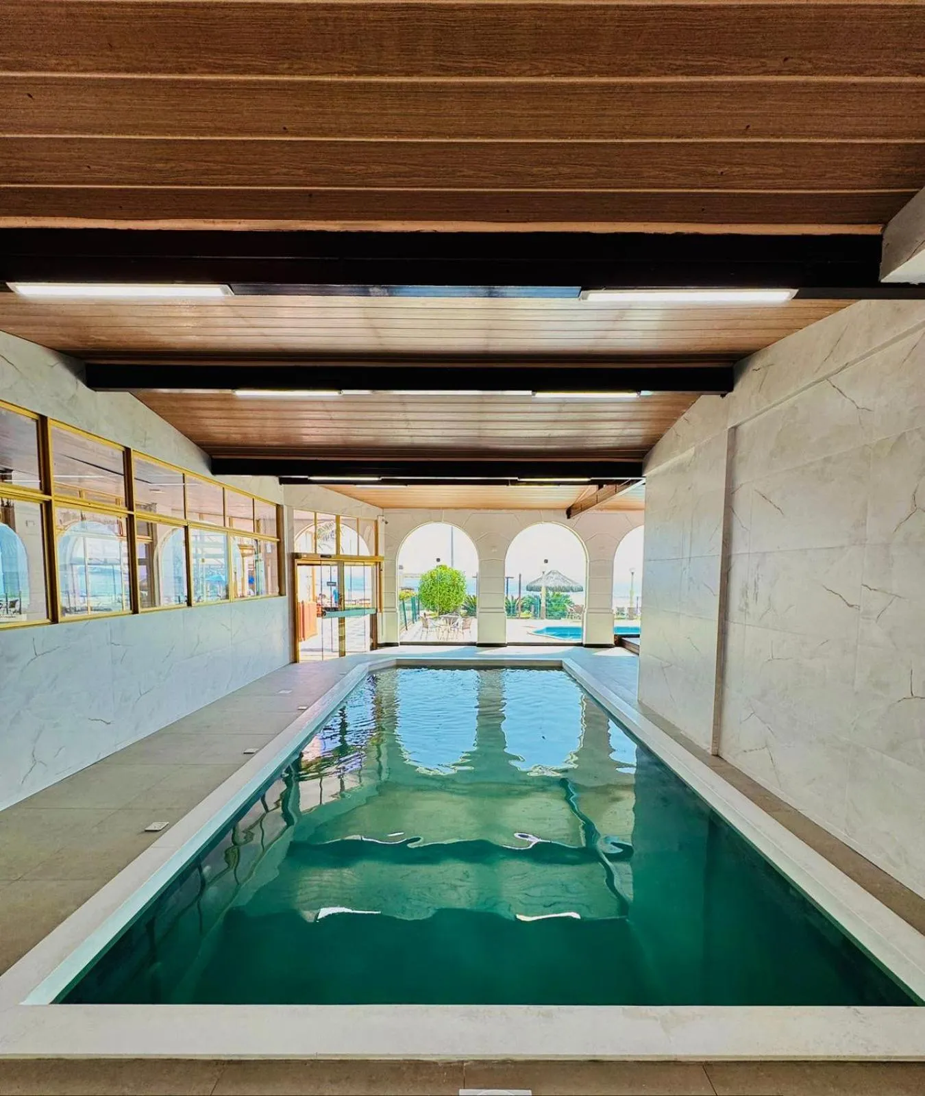 Swimming pool in Ingleses Palace Hotel