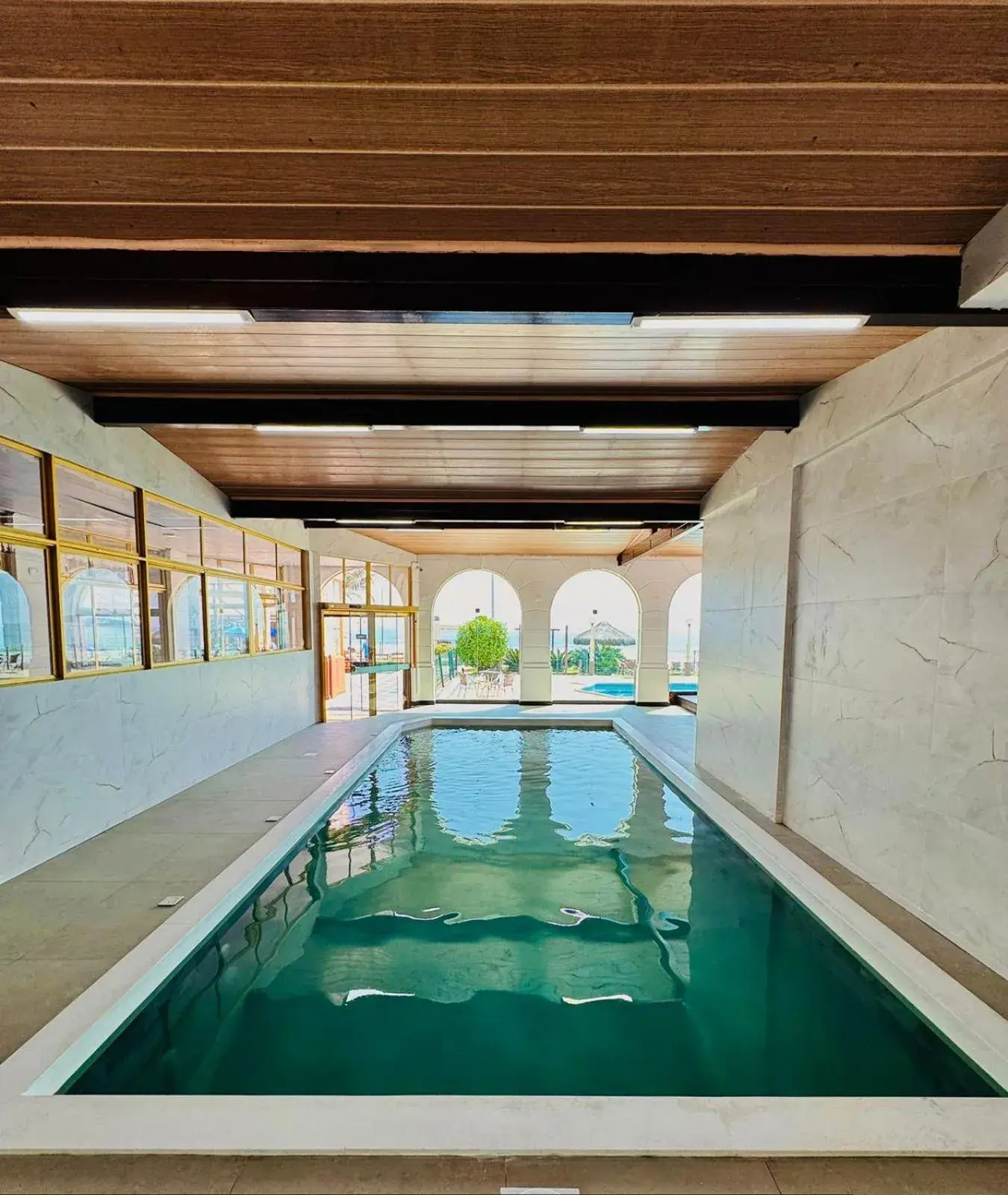 Swimming pool in Ingleses Palace Hotel Swimming pool in Ingleses Palace Hotel